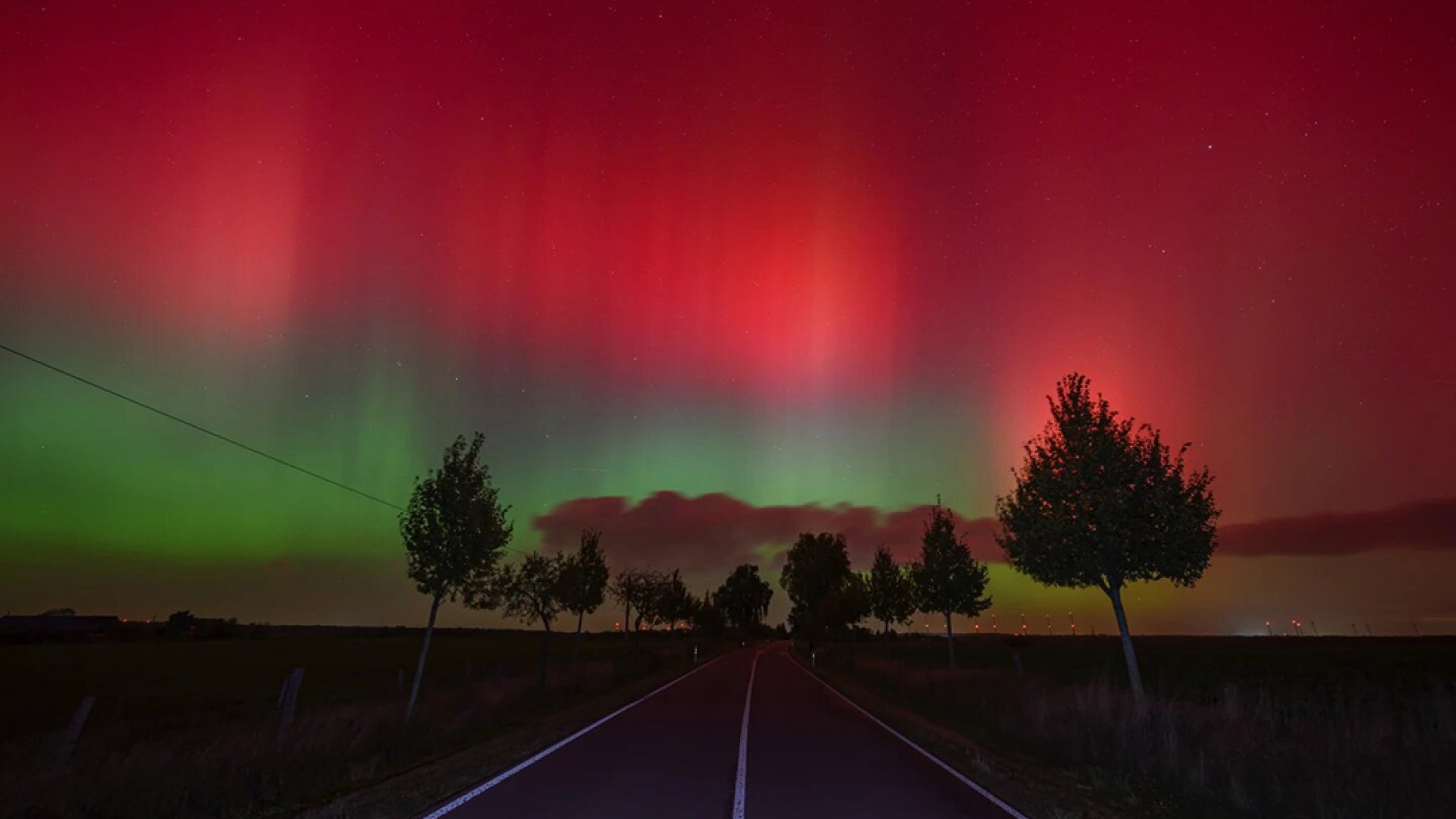 ¿Qué hay detrás de las auroras boreales que deslumbraron el cielo más al sur de lo normal?