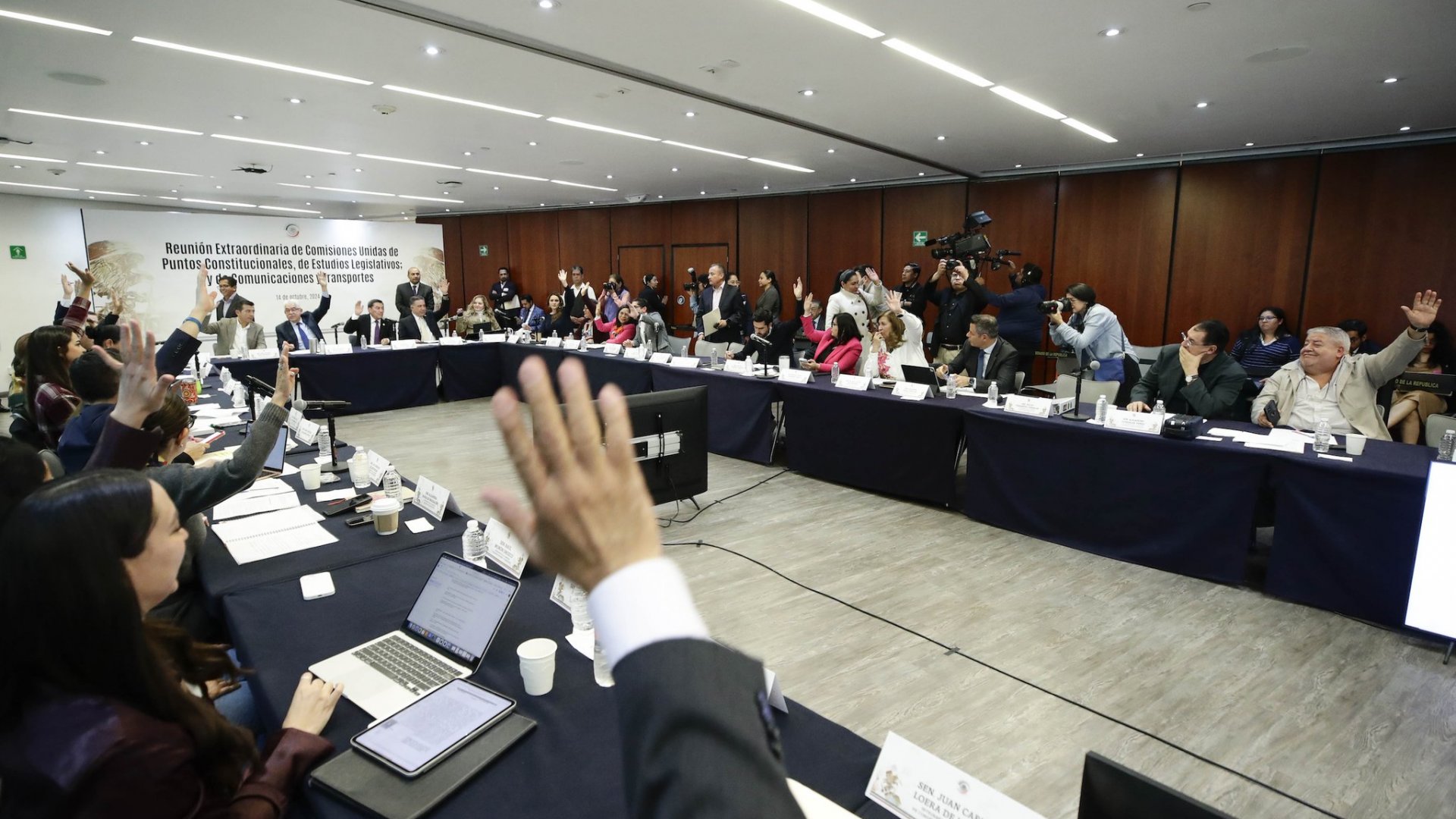 Senadores aprueban en Comisiones la reforma energética