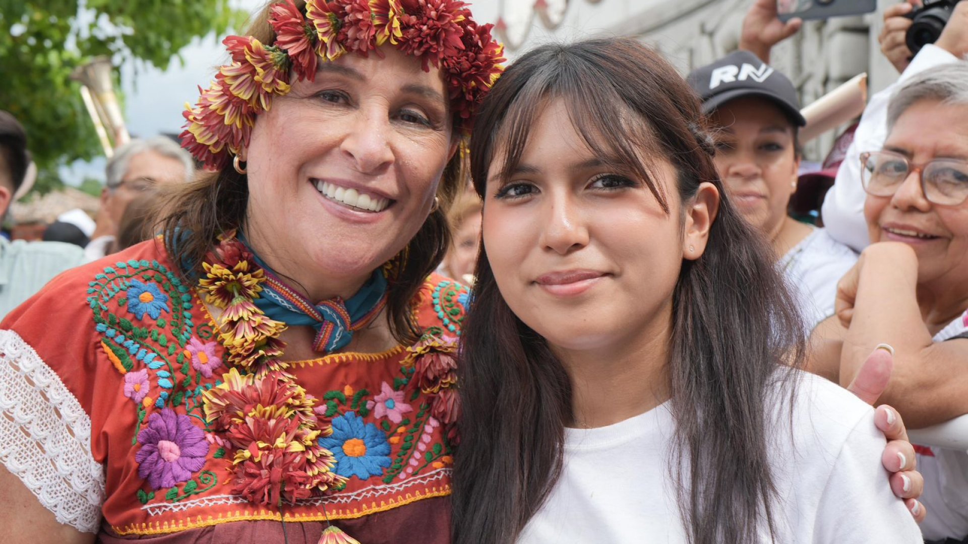 Claudia Sheinbaum reconoce a la veracruzana Ángela Olarzarán