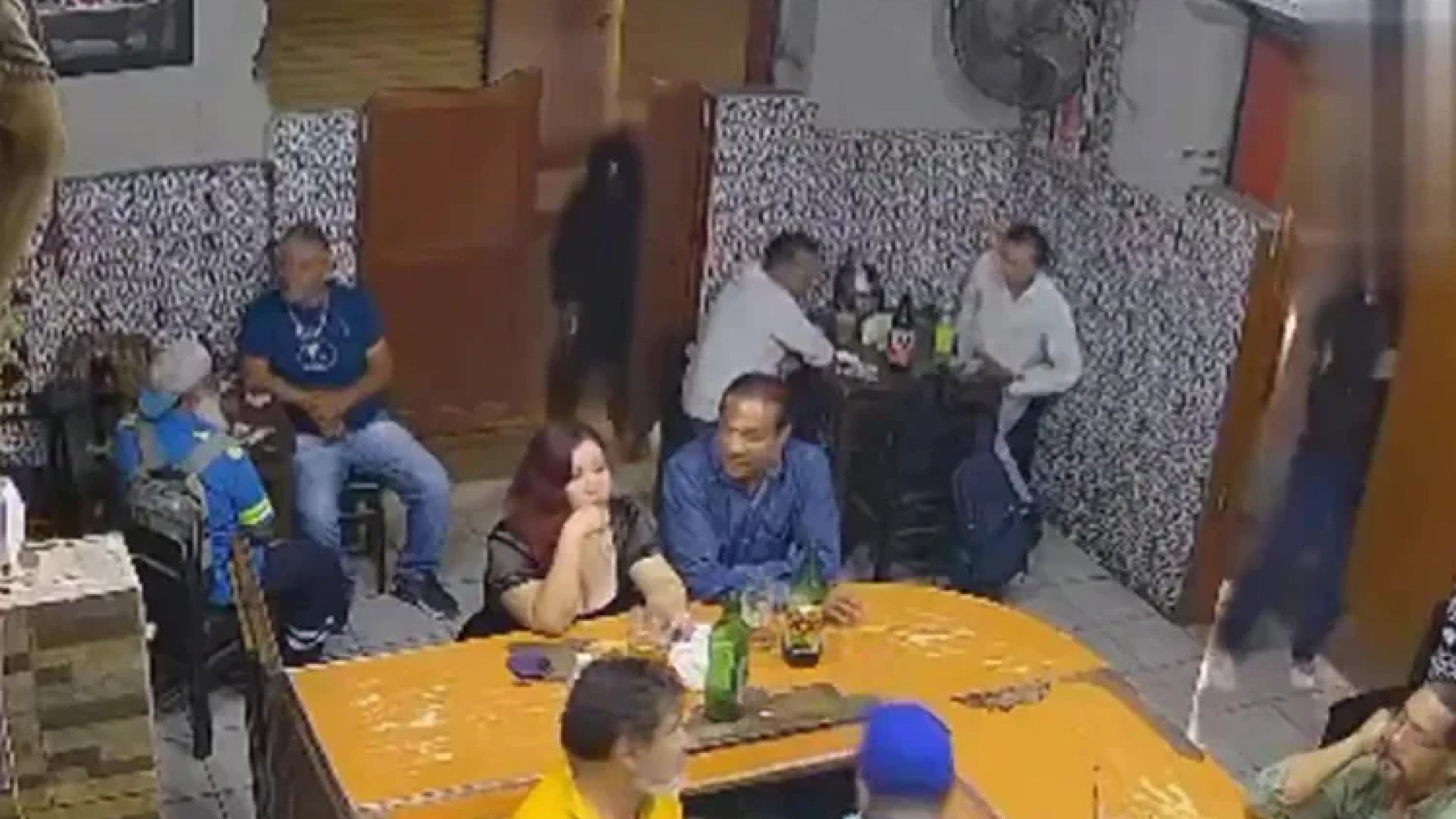 Difunden video del ataque en bar de Irapuato que dejó tres muertos