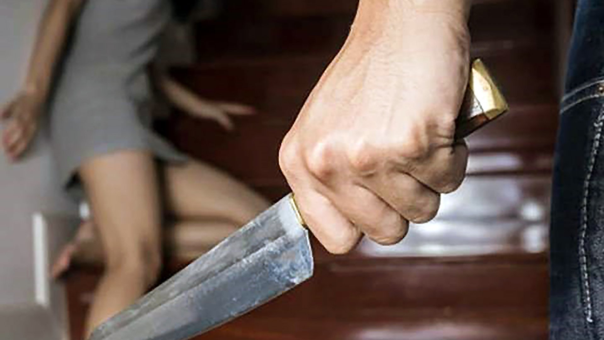 Feminicidio: Estudiante apuñala a su expareja en plena clase