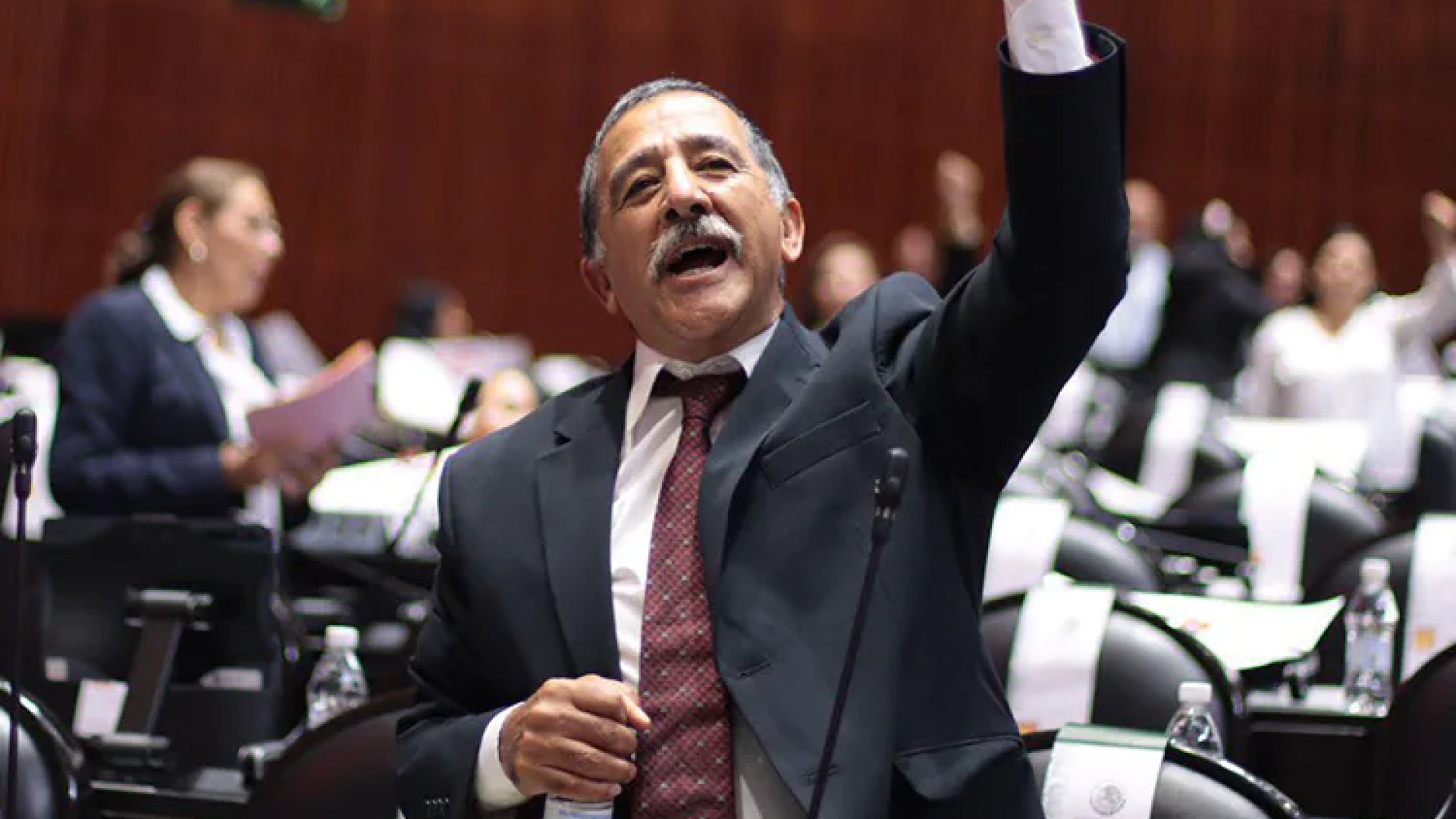 Diputado del PT revela tener más de 100 viviendas por burocracia del Infonavit