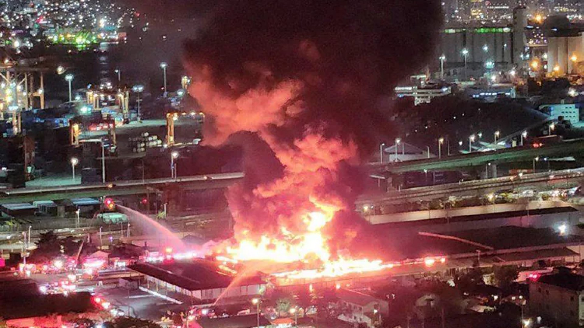 Incendio arrasa base militar de EU en Busan, Corea del Sur