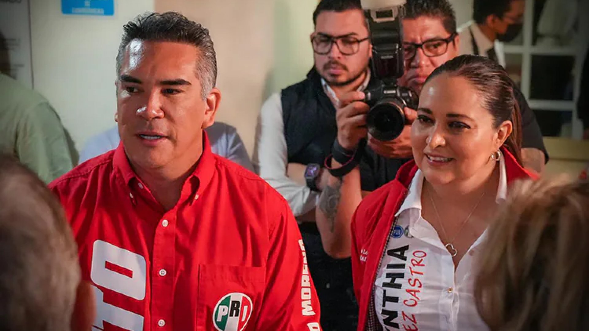 ¿La senadora Cynthia López Castro renunció al PRI o la expulsó Alito Moreno?