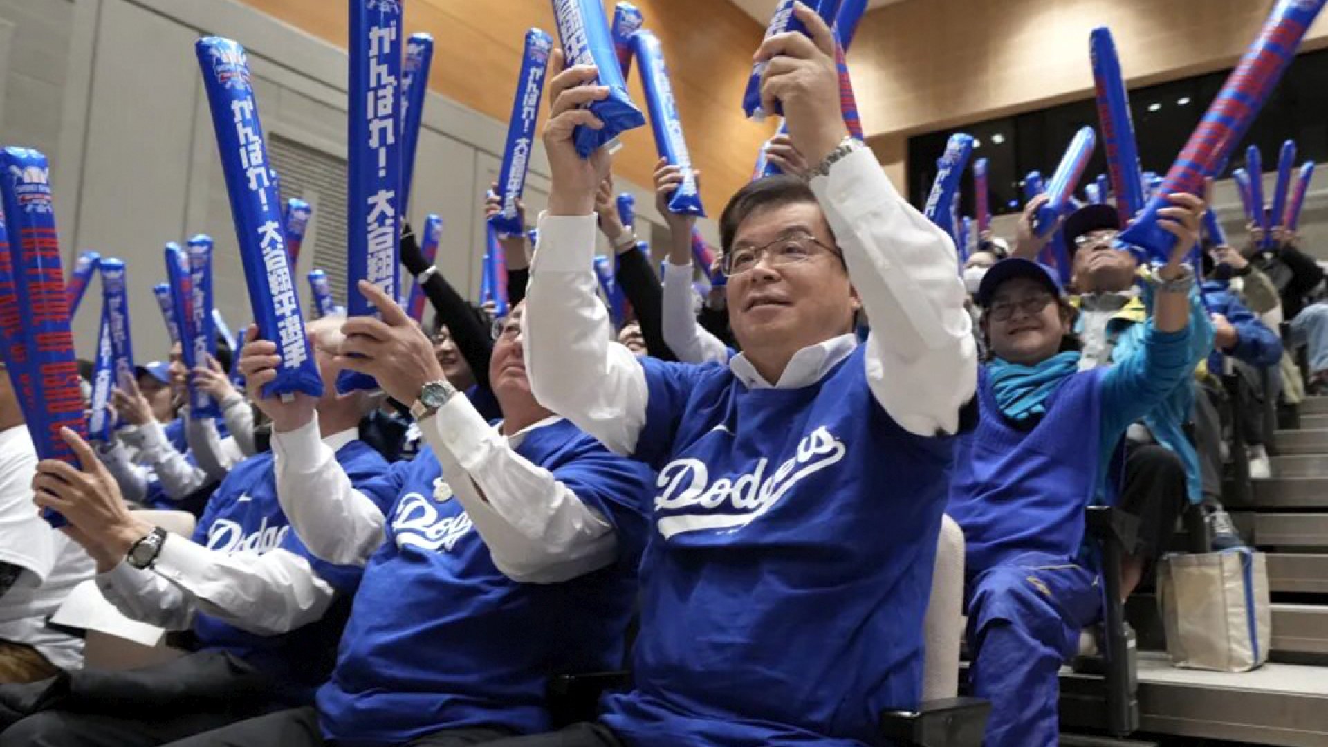 Fans de Shohei Ohtani se juntan en Japón para ver la Serie Mundial
