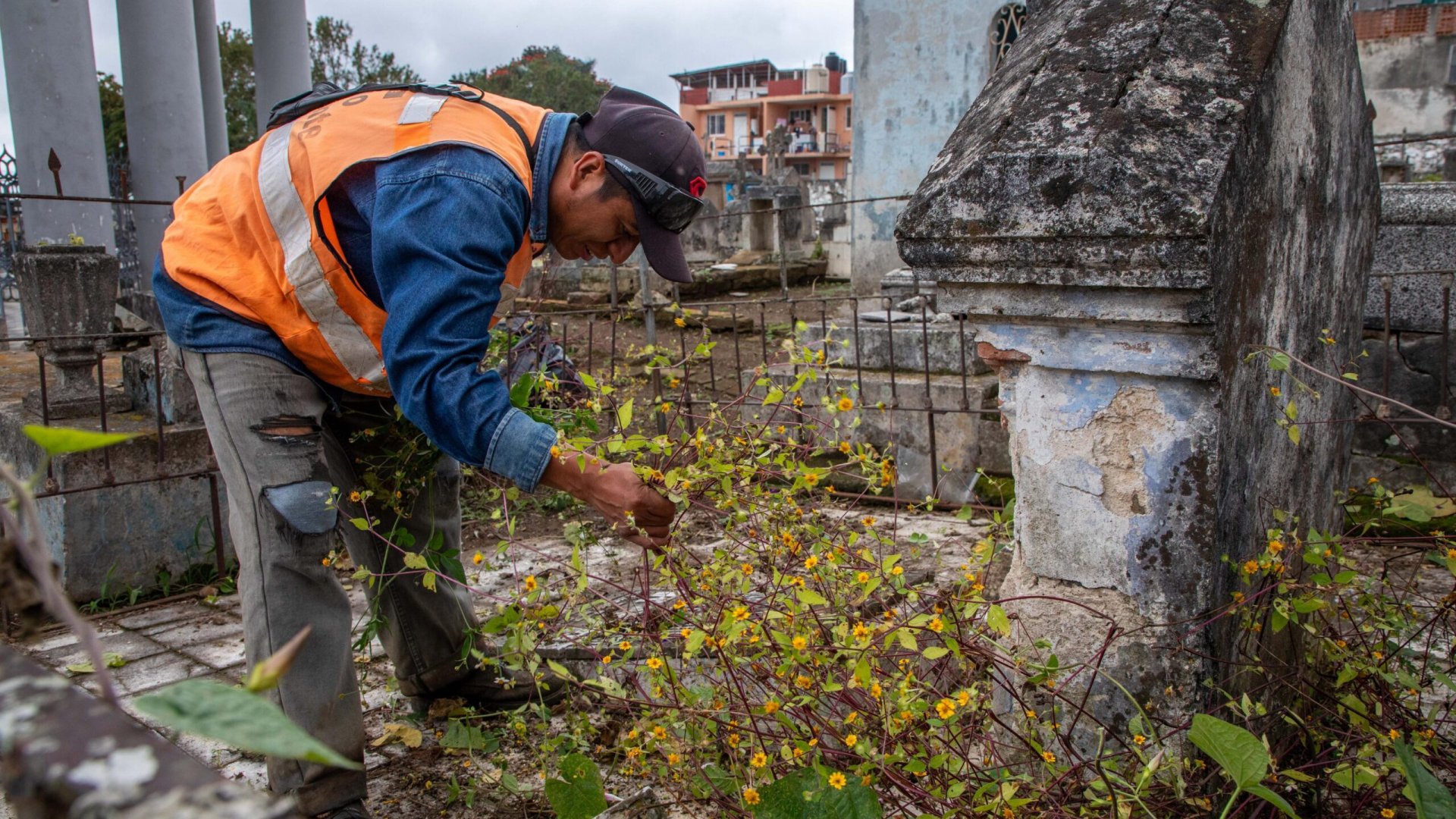 Emite PC Municipal recomendaciones por visita masiva a los panteones