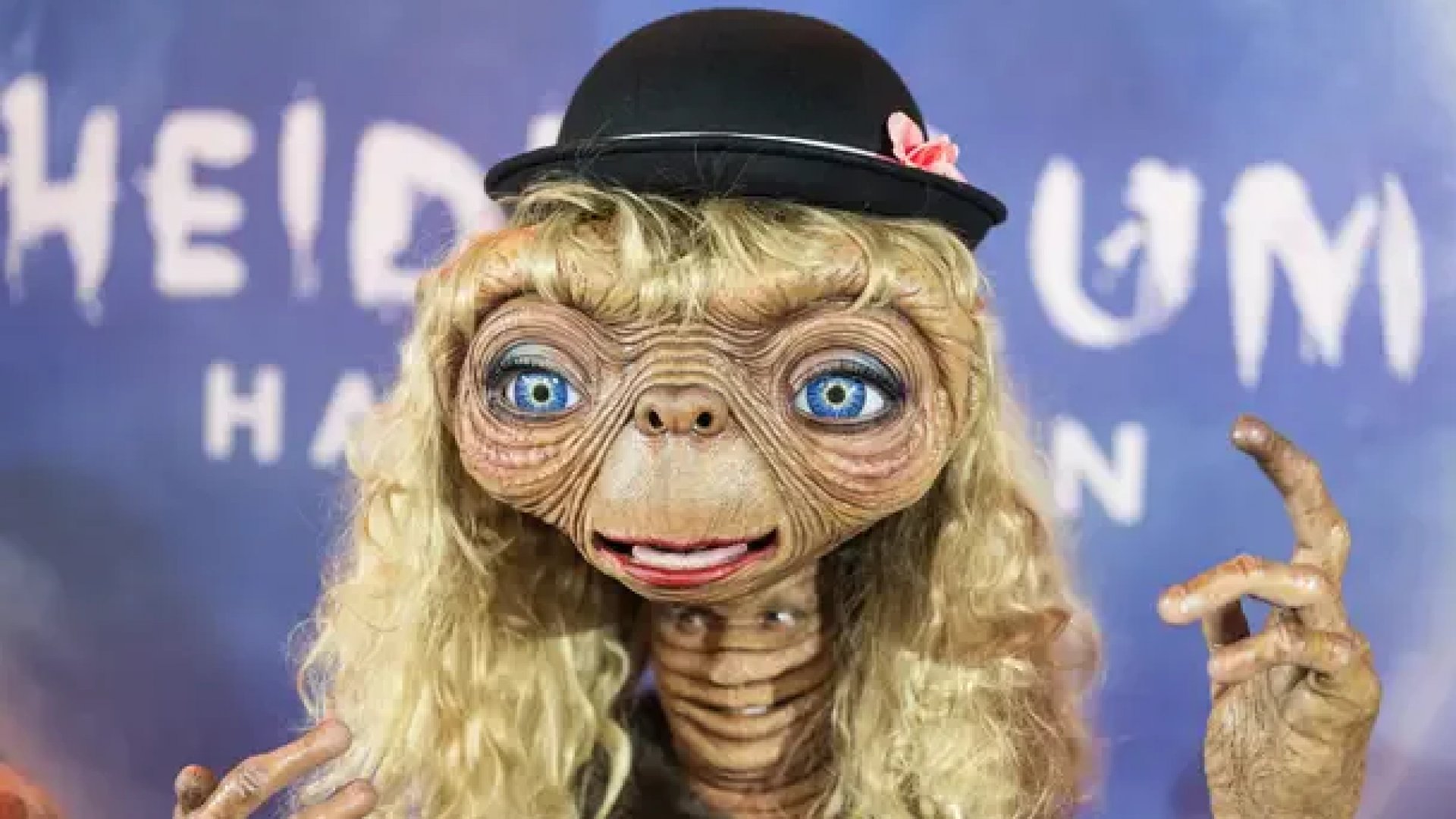 Heidi Klum rompe las redes con original disfraz de E.T. en Halloween