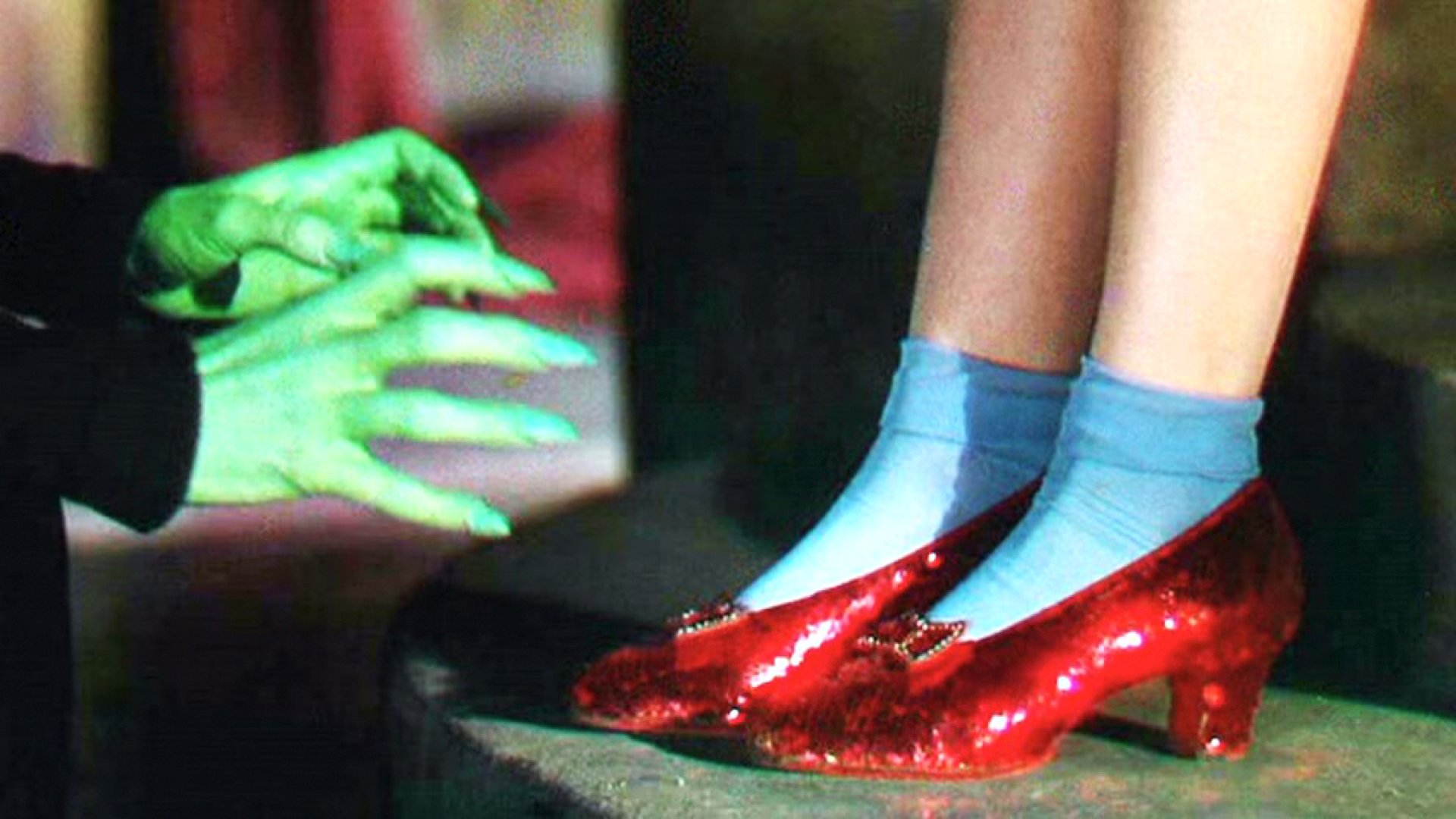 Zapatillas rojas usadas por Judy Garland en ‘El Mago de Oz’ serán subastadas por cifra millonaria