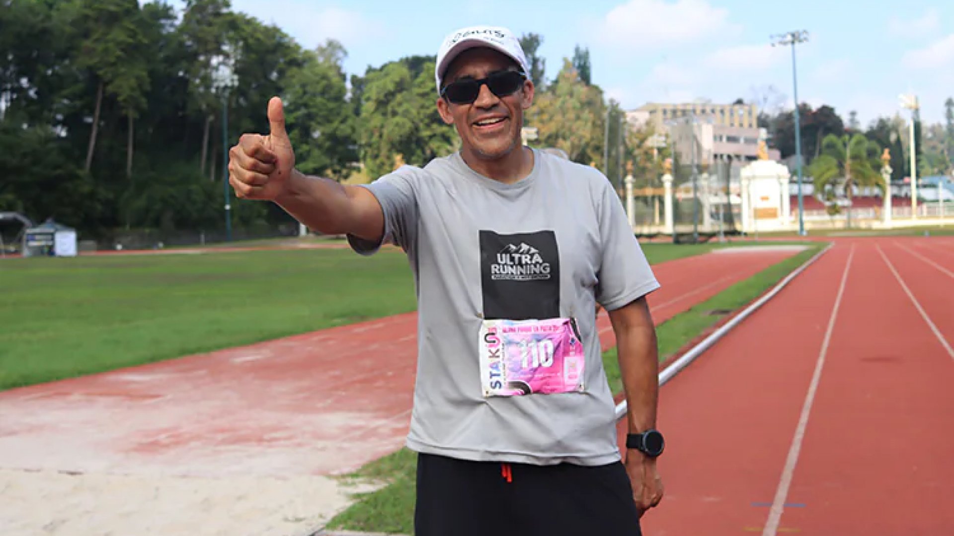 En Xalapa, atleta de 50 años corre durante 24 horas seguidas. ¡Hizo más de 200 km!