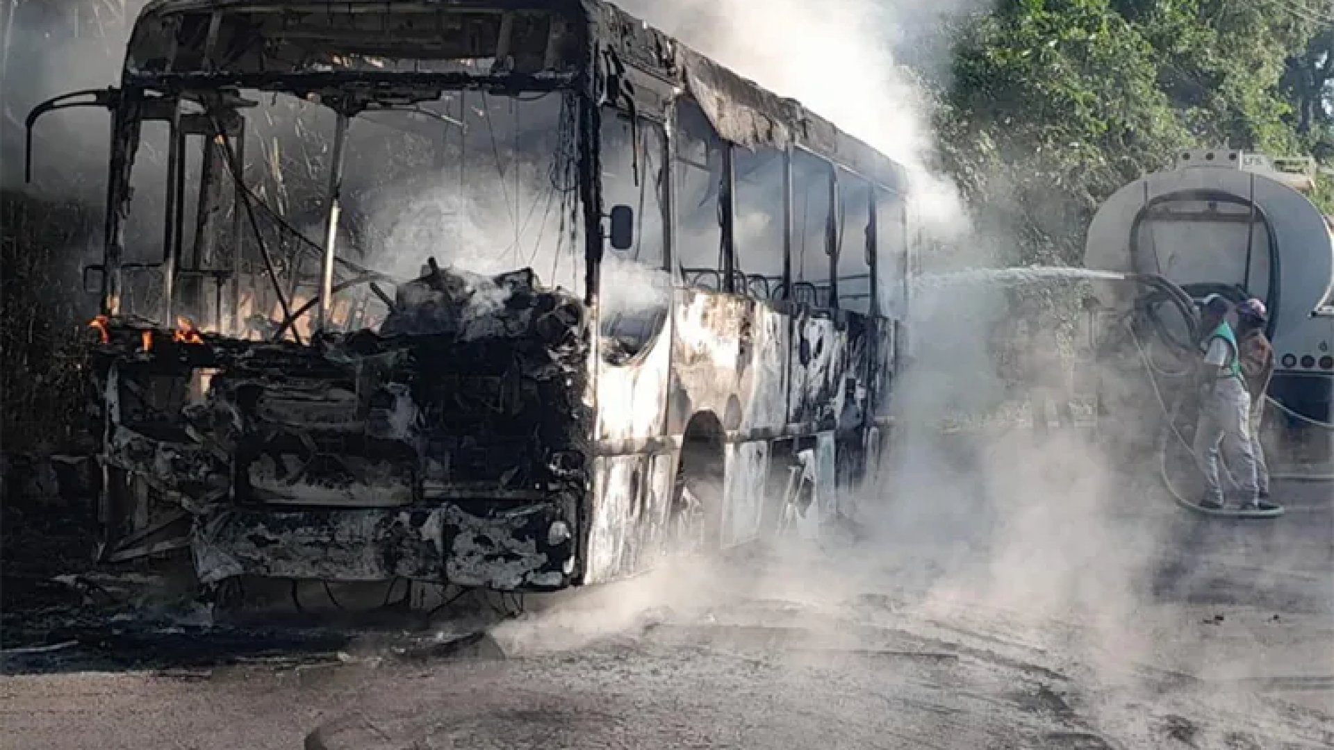 Se incendia autobús en Atoyac, Veracruz, en ruta Paso del Macho-Córdoba | Video