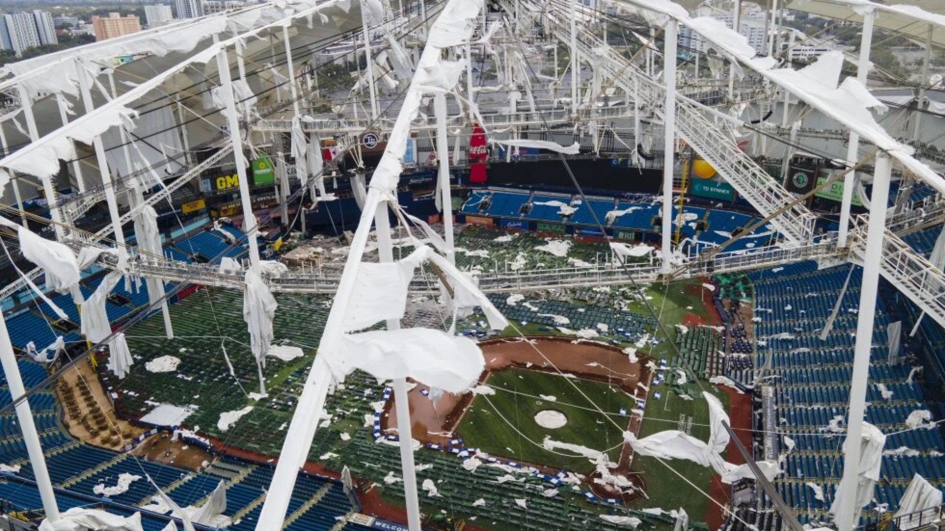 El Tropicana Field, podría repararse a tiempo para temporada 2026