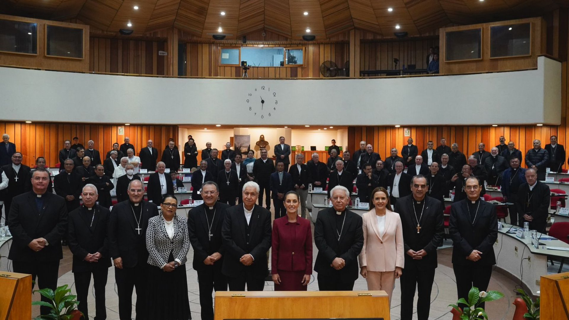 Claudia Sheinbaum se reúne con la Conferencia del Episcopado Mexicano