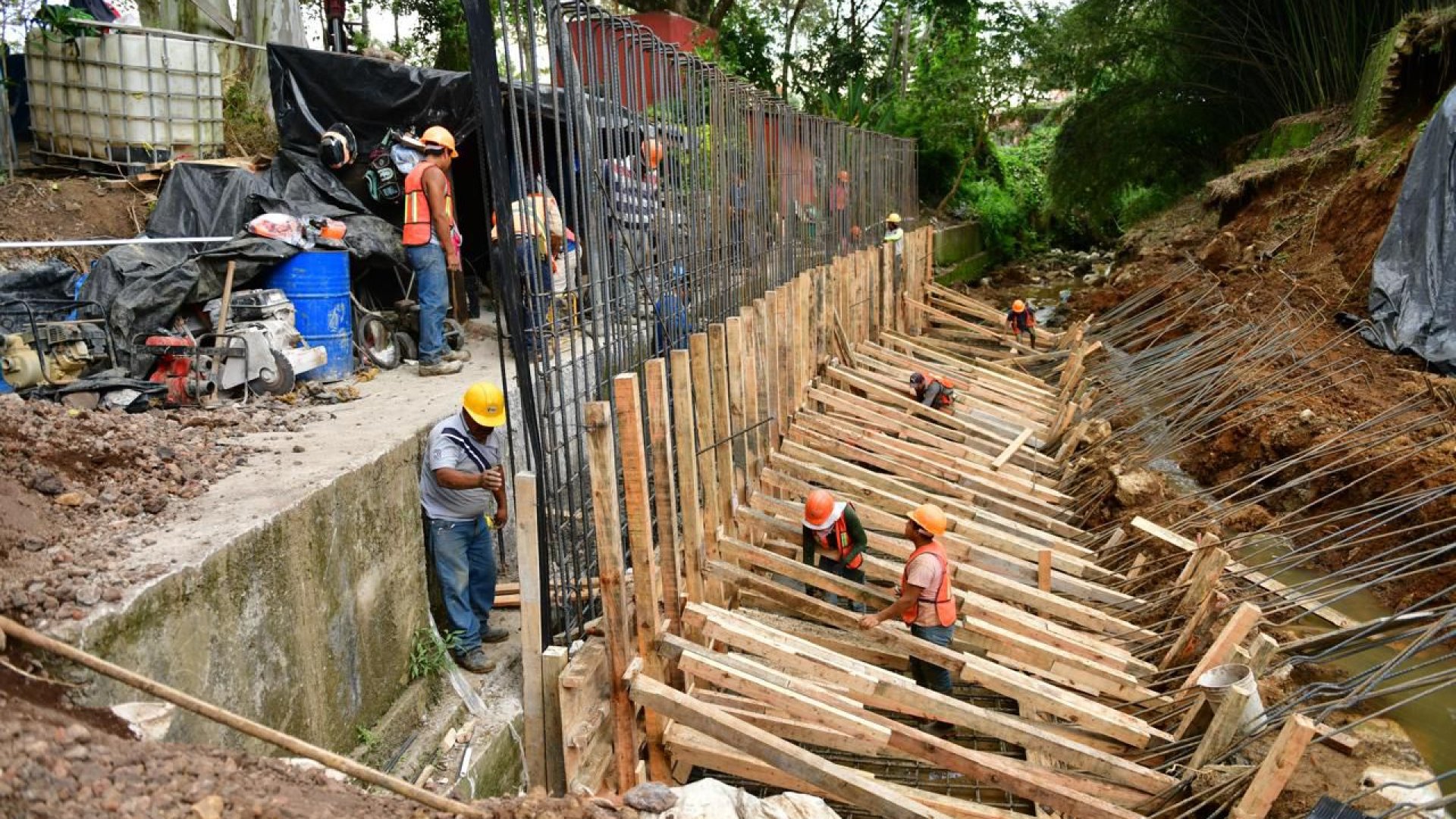 Por trabajos de obra pública se limitará tránsito en Paseo de las Palmas