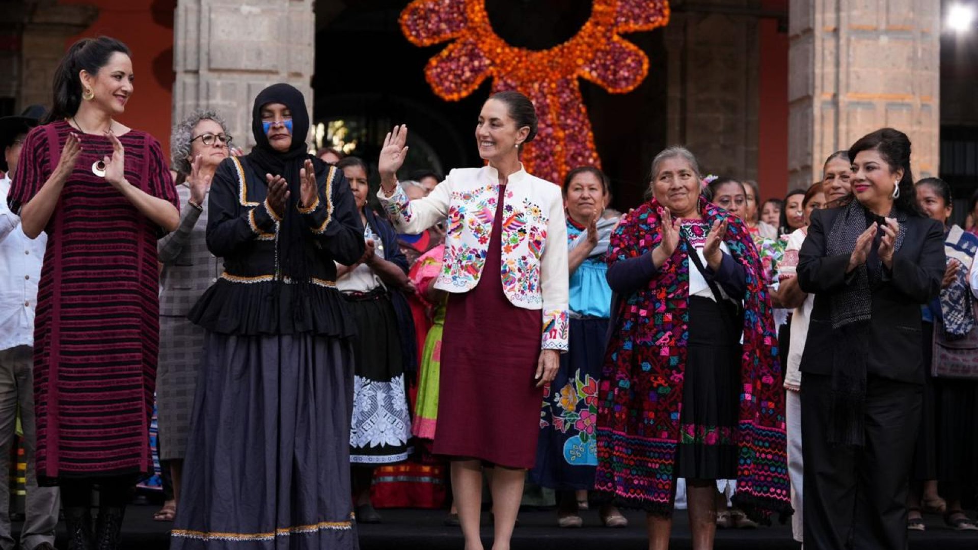 Claudia Sheinbaum anuncia nuevos apoyos para mujeres artesanas