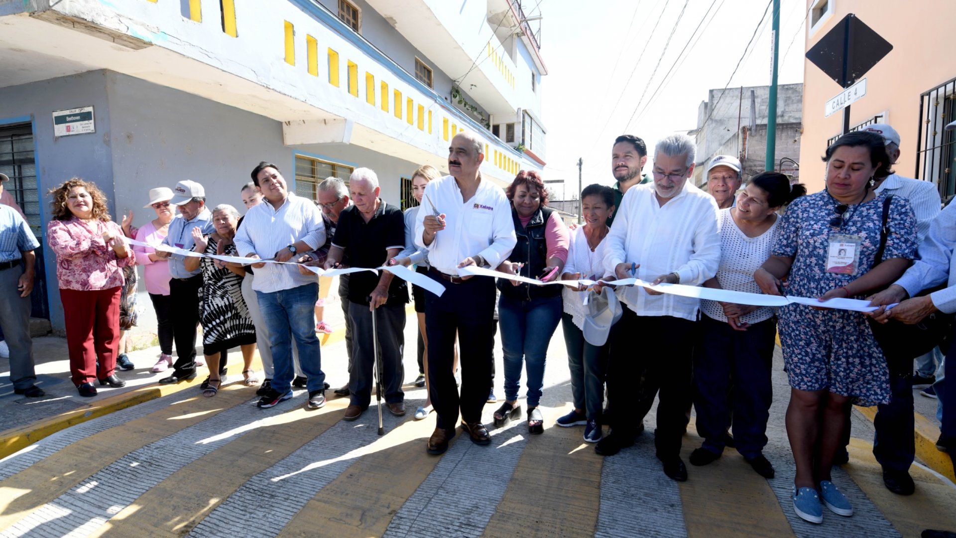 Entrega Ricardo Ahued obras de pavimentación en colonias de la periferia