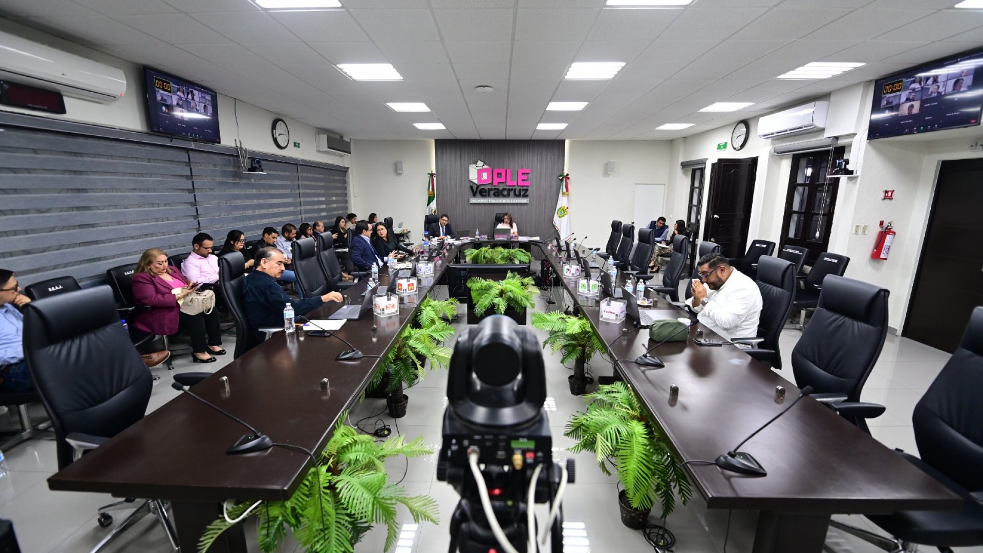 Consejo General del OPLE Veracruz aprueba pautas para la transmisión en radio y televisión de partidos políticos