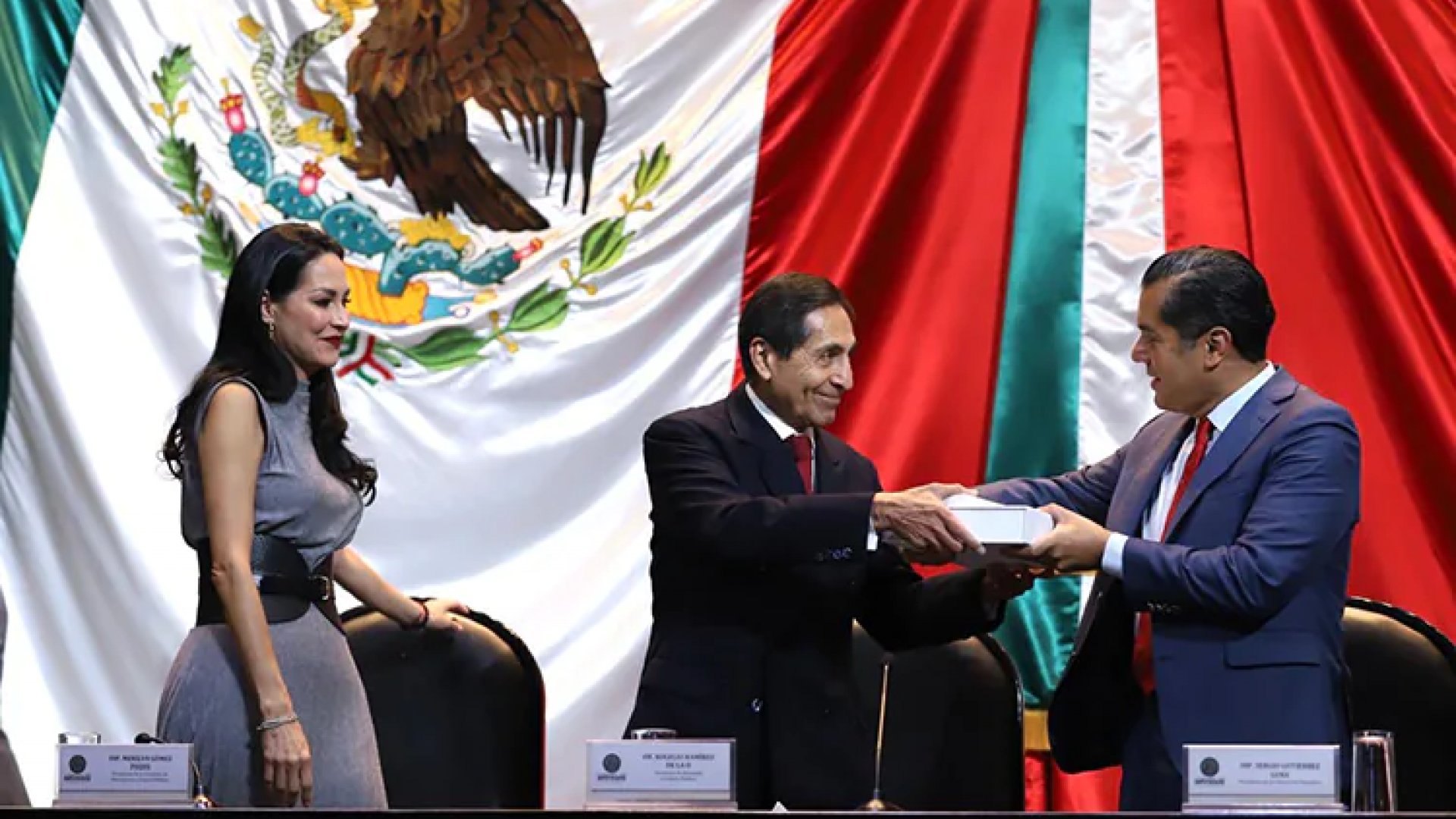 Hacienda entrega el Paquete Económico 2025 al Congreso de la Unión