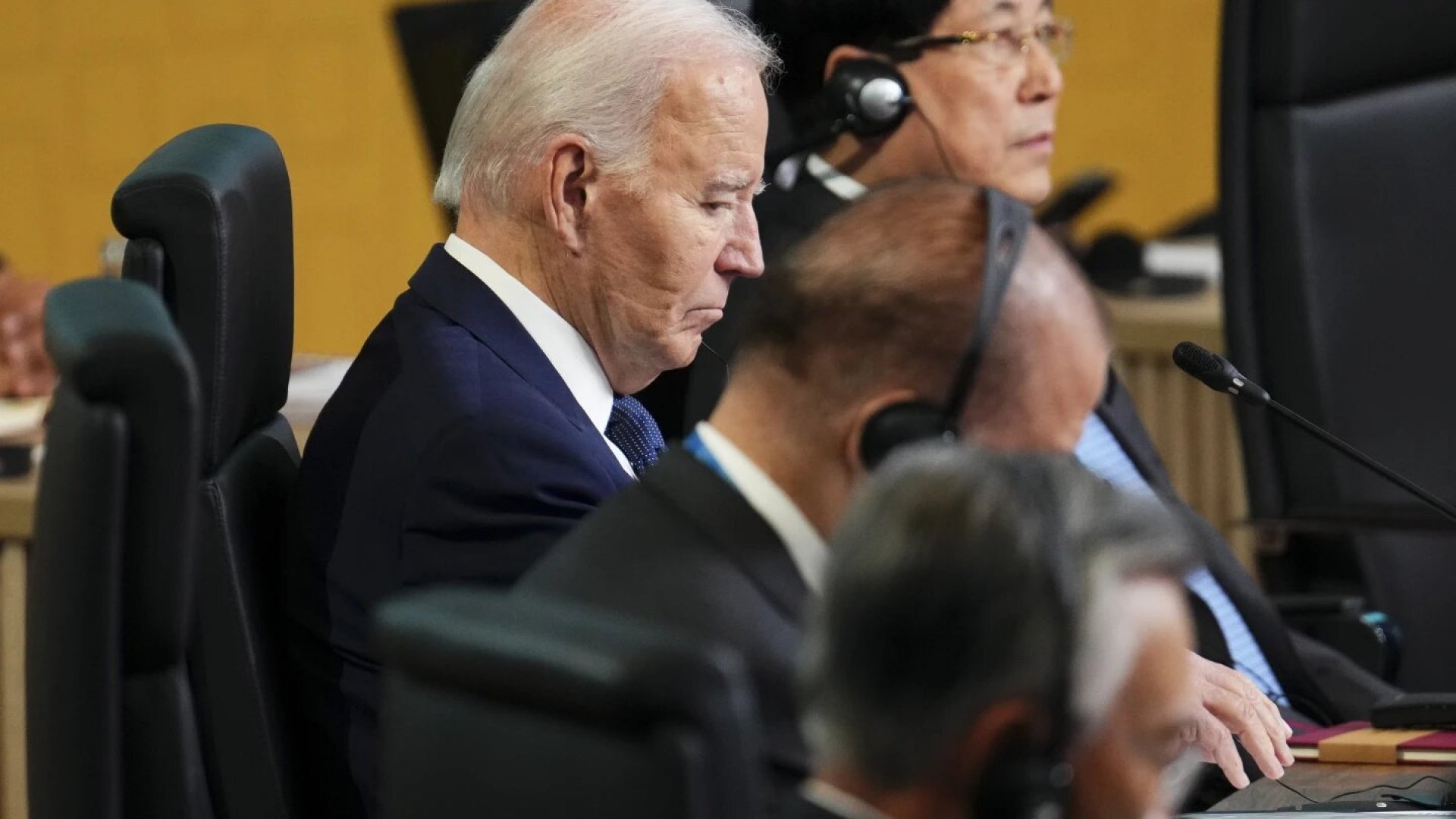 Biden se reúne con líderes de Corea del Sur y Japón para abordar apoyo de Corea del Norte a Rusia 