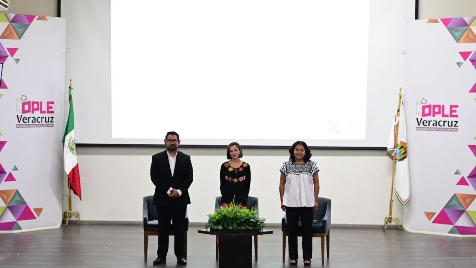 Se presenta el “Catálogo nacional de pueblos y comunidades indígenas y afromexicanas” en el OPLE Veracruz