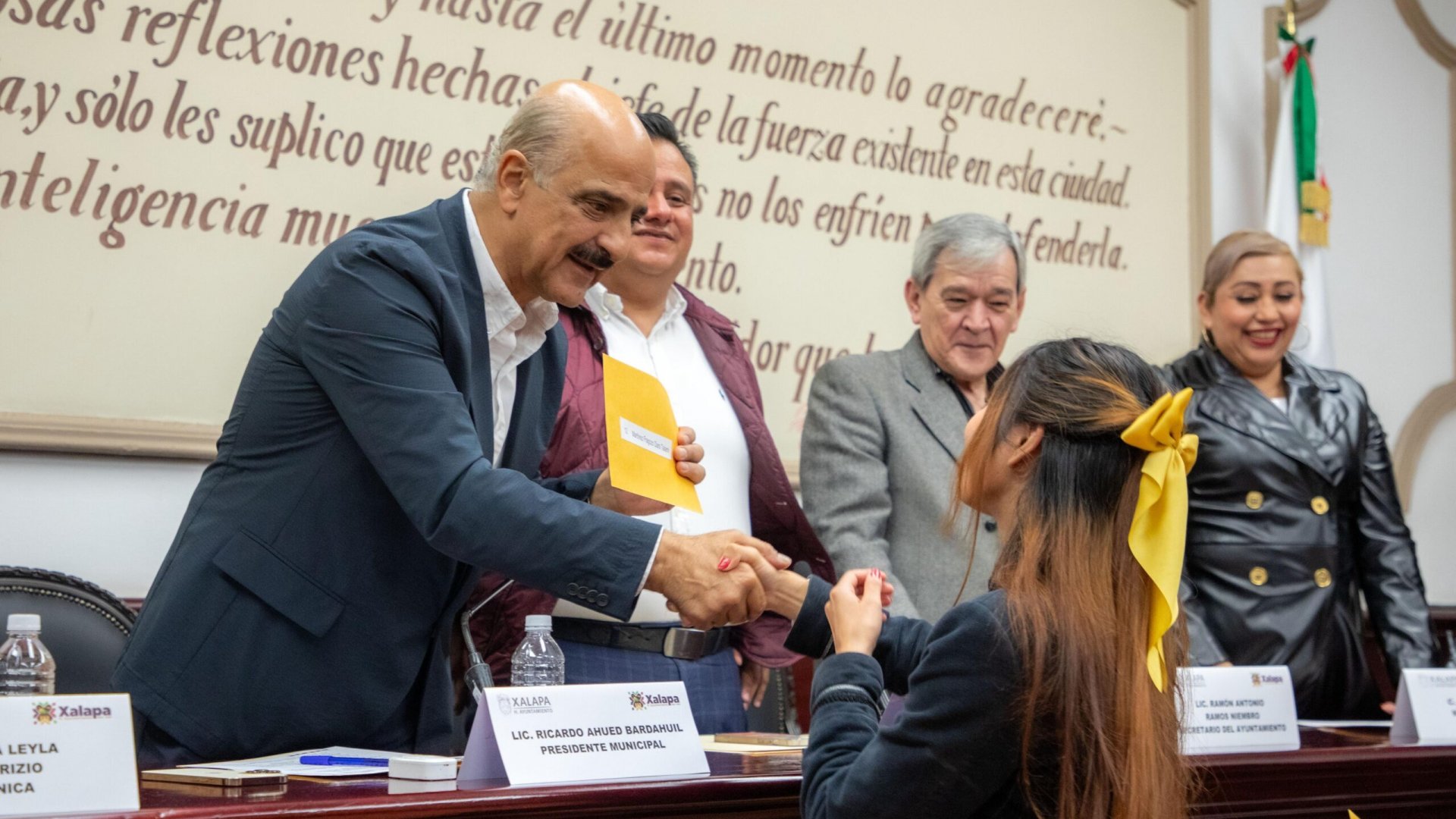 Entrega Ricardo Ahued apoyos para el autoempleo
