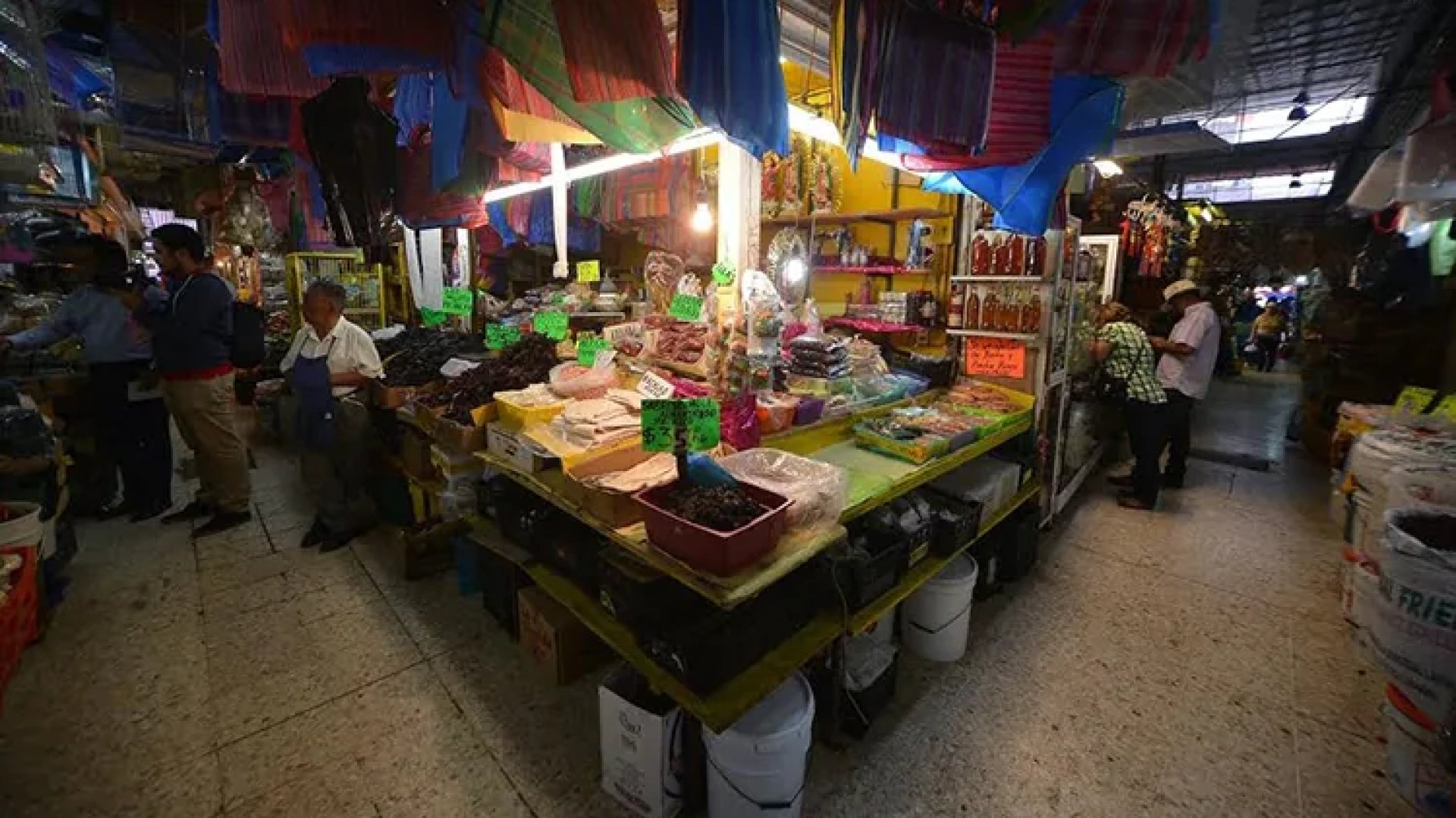 Inflación desacelera al 4.56% durante noviembre: Inegi