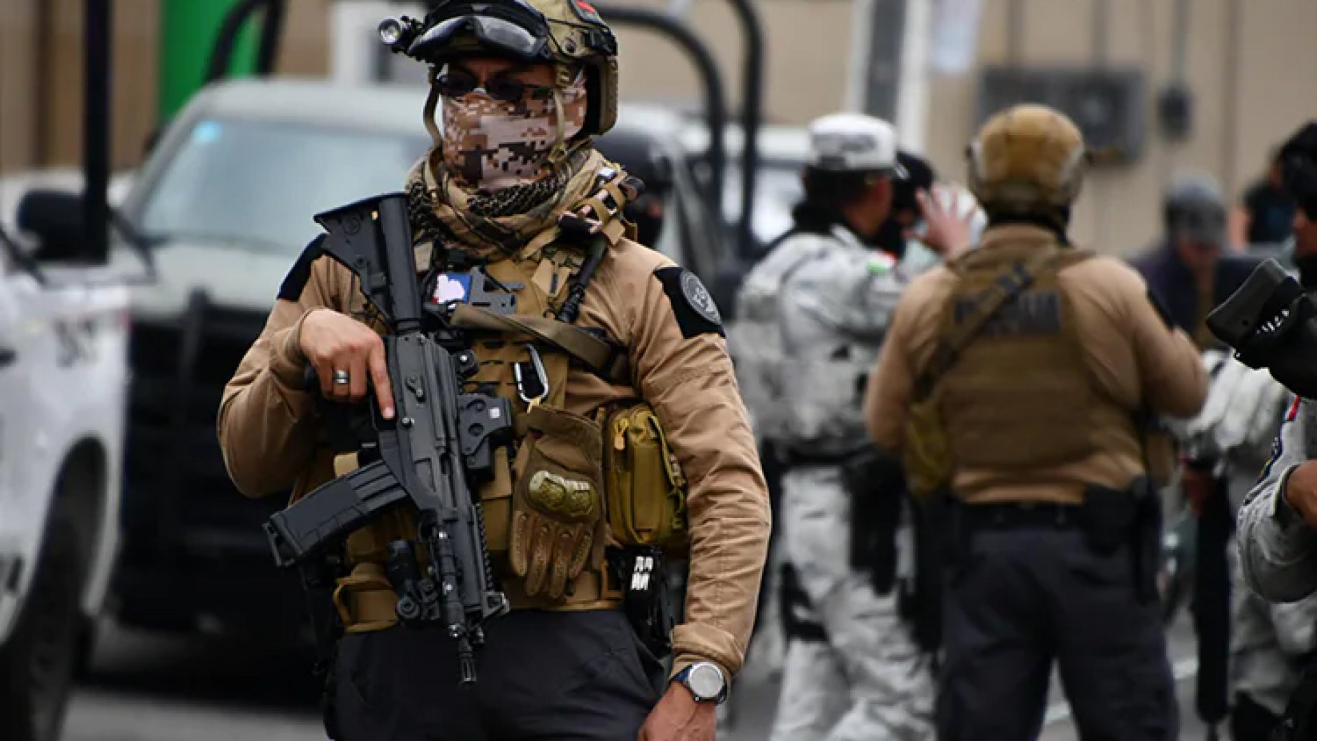 Detienen en operativo Enjambre a funcionarios de Seguridad de Edomex ligados al crimen