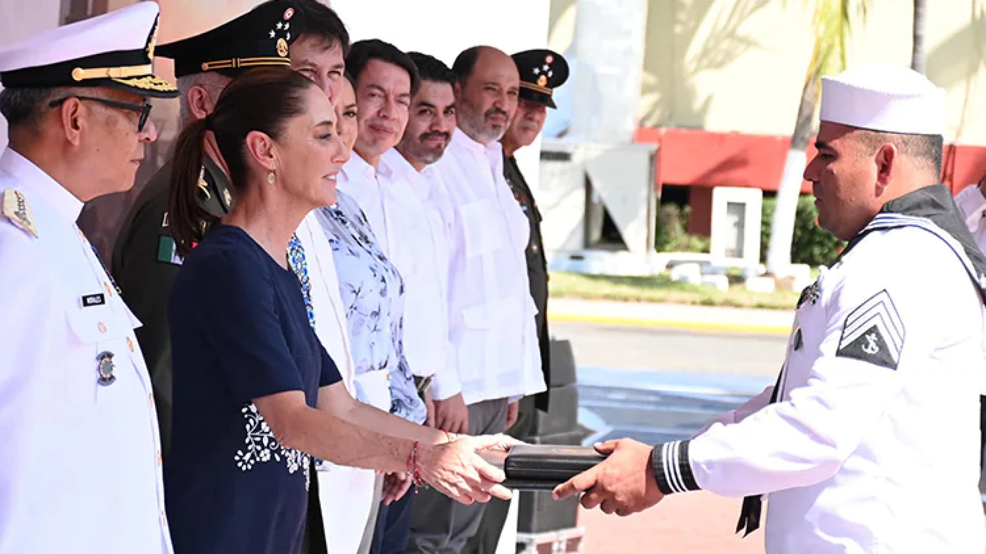Claudia Sheinbaum conmemora Día de la Marina Armada de México en Manzanillo, Colima