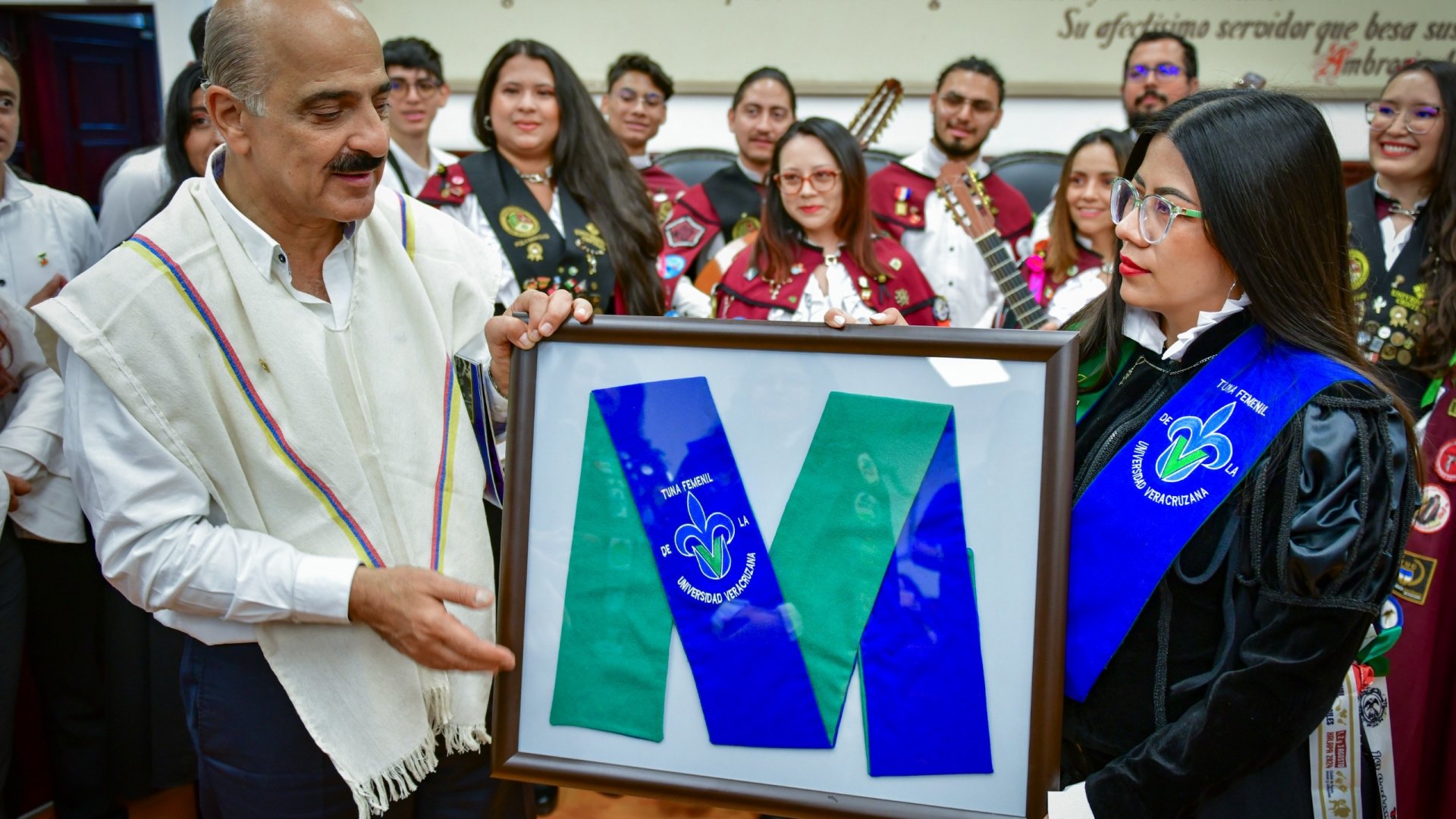Recibe Ricardo Ahued a integrantes de Tunas Universitarias de Colombia