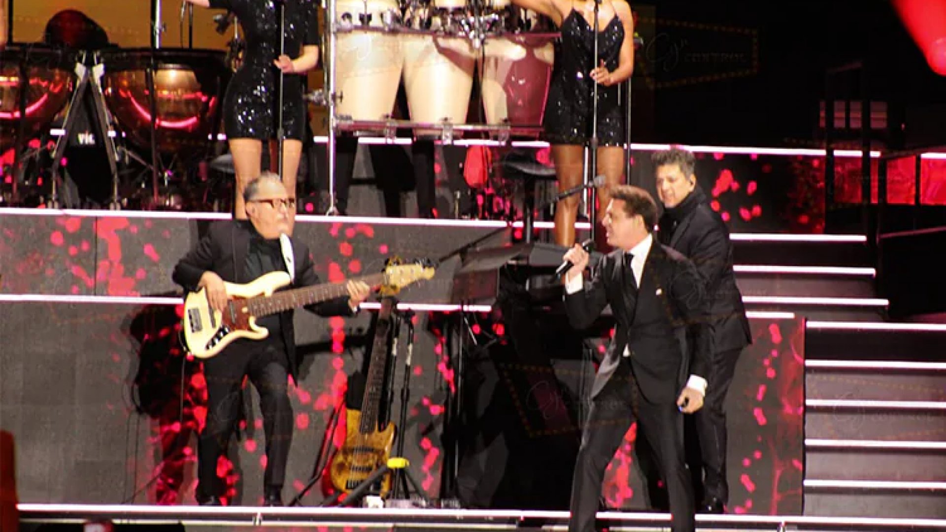 Luis Miguel estalla contra sus músicos en concierto de Toluca