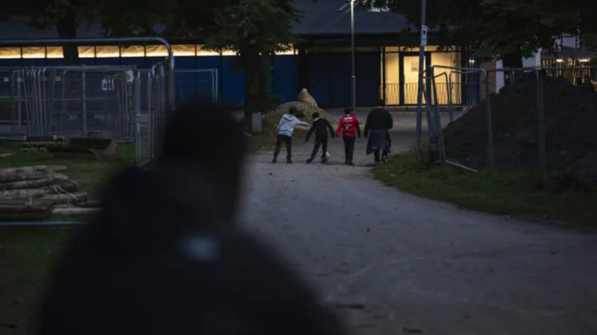 Pandillas en Suecia reclutan niños para cometer asesinatos
