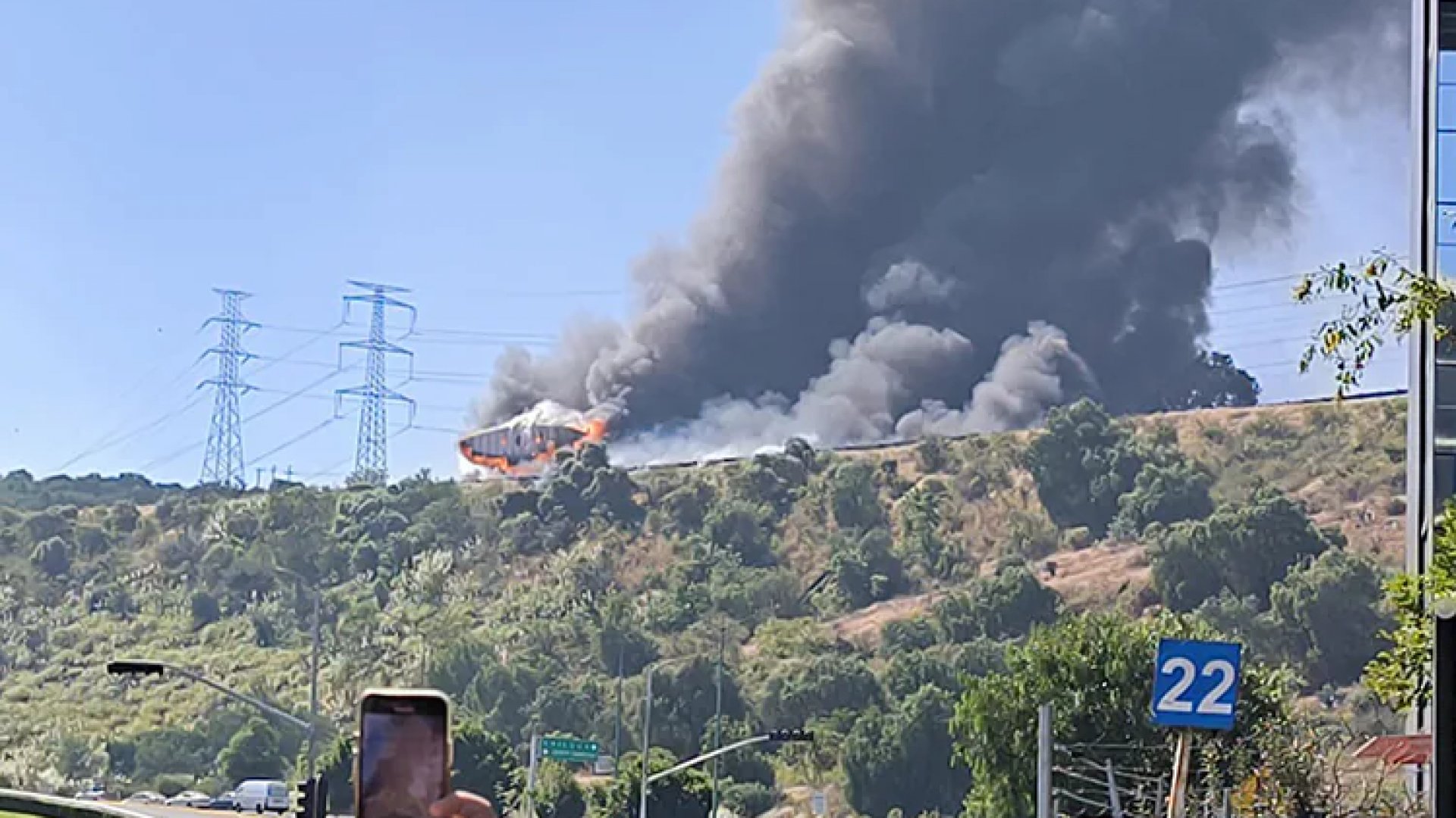 Explosión e incendio en autopista Chamapa-Lechería, en Atizapán, Edomex | Videos