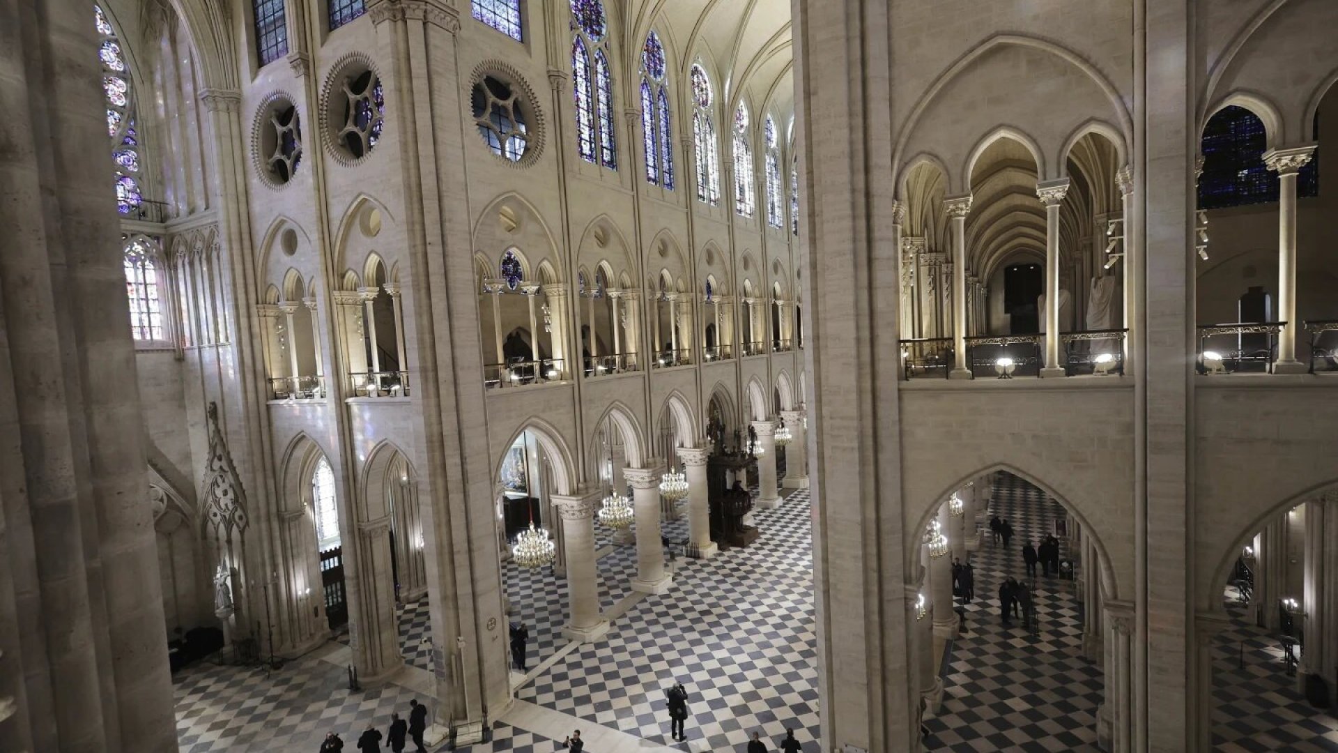 Notre-Dame desvela su renovado «resplandor» al mundo