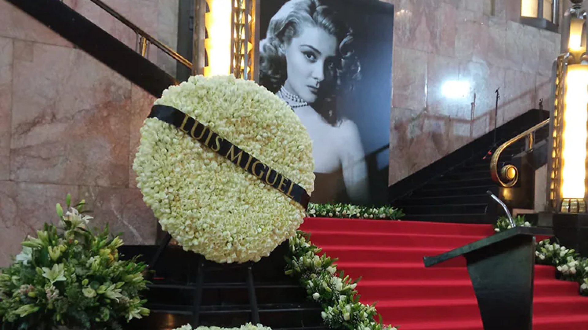 Arreglo de Luis Miguel en homenaje de Silvia Pinal podría costar más de 150 mil pesos