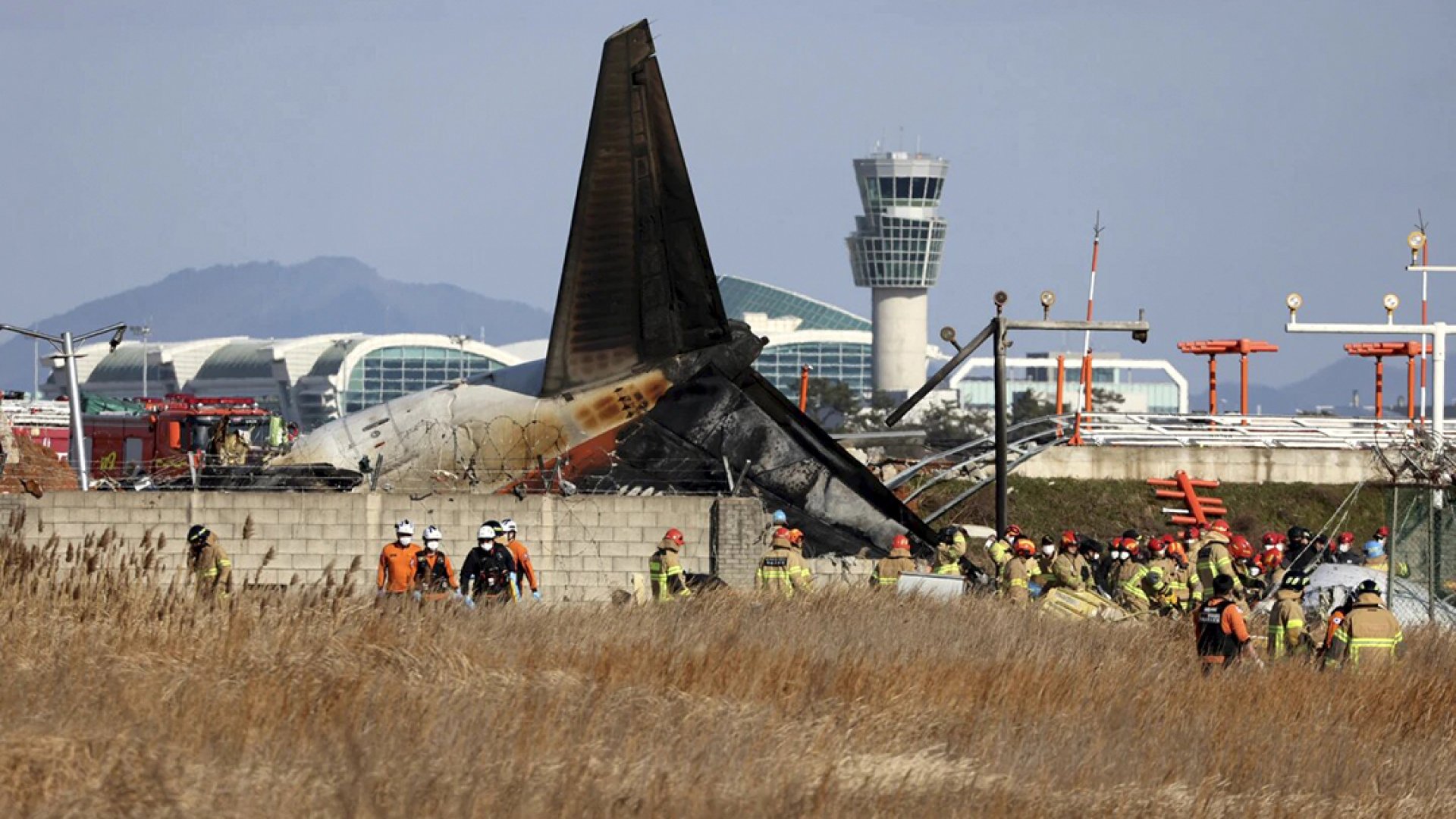 179 muertos en Corea del Sur en un accidente de avión con 181 personas a bordo
