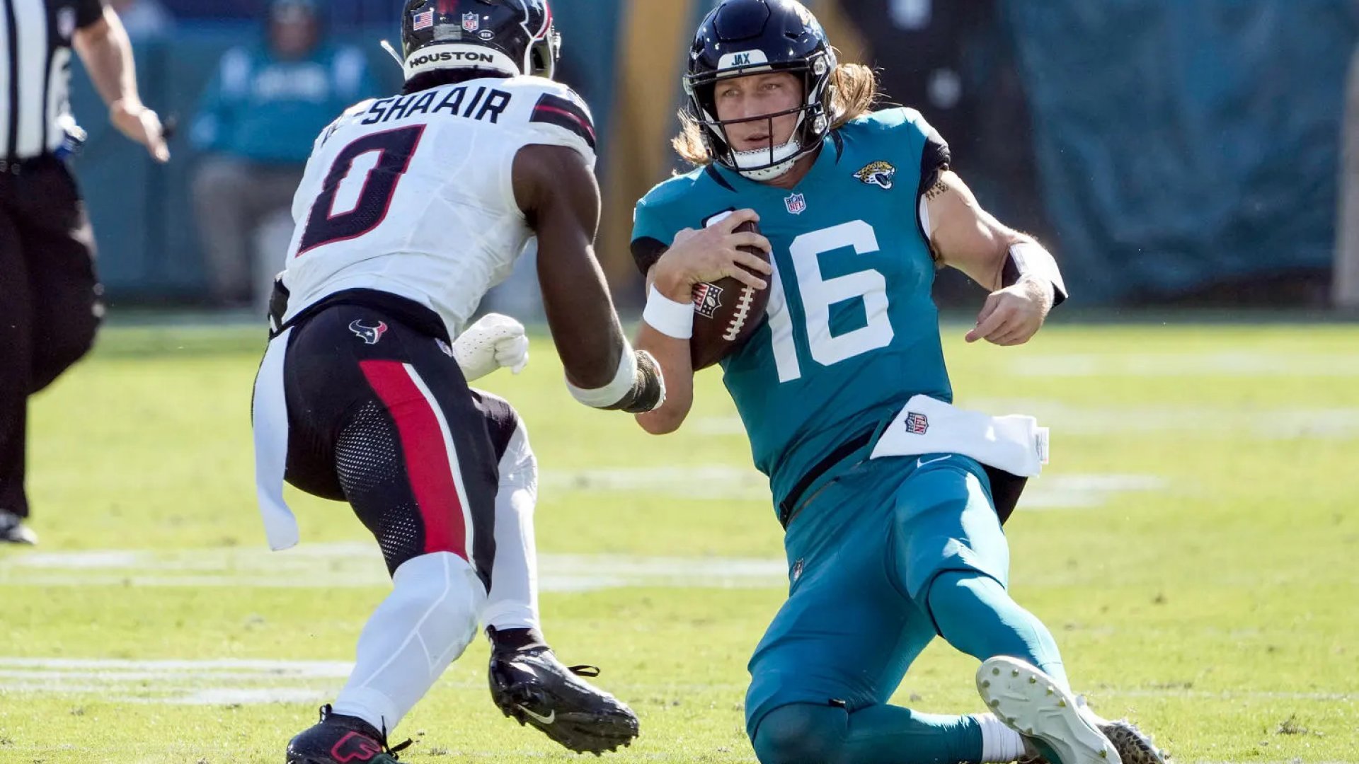 Brutal lesión de Trevor Lawrence inicia pelea en el Jaguars vs Texans