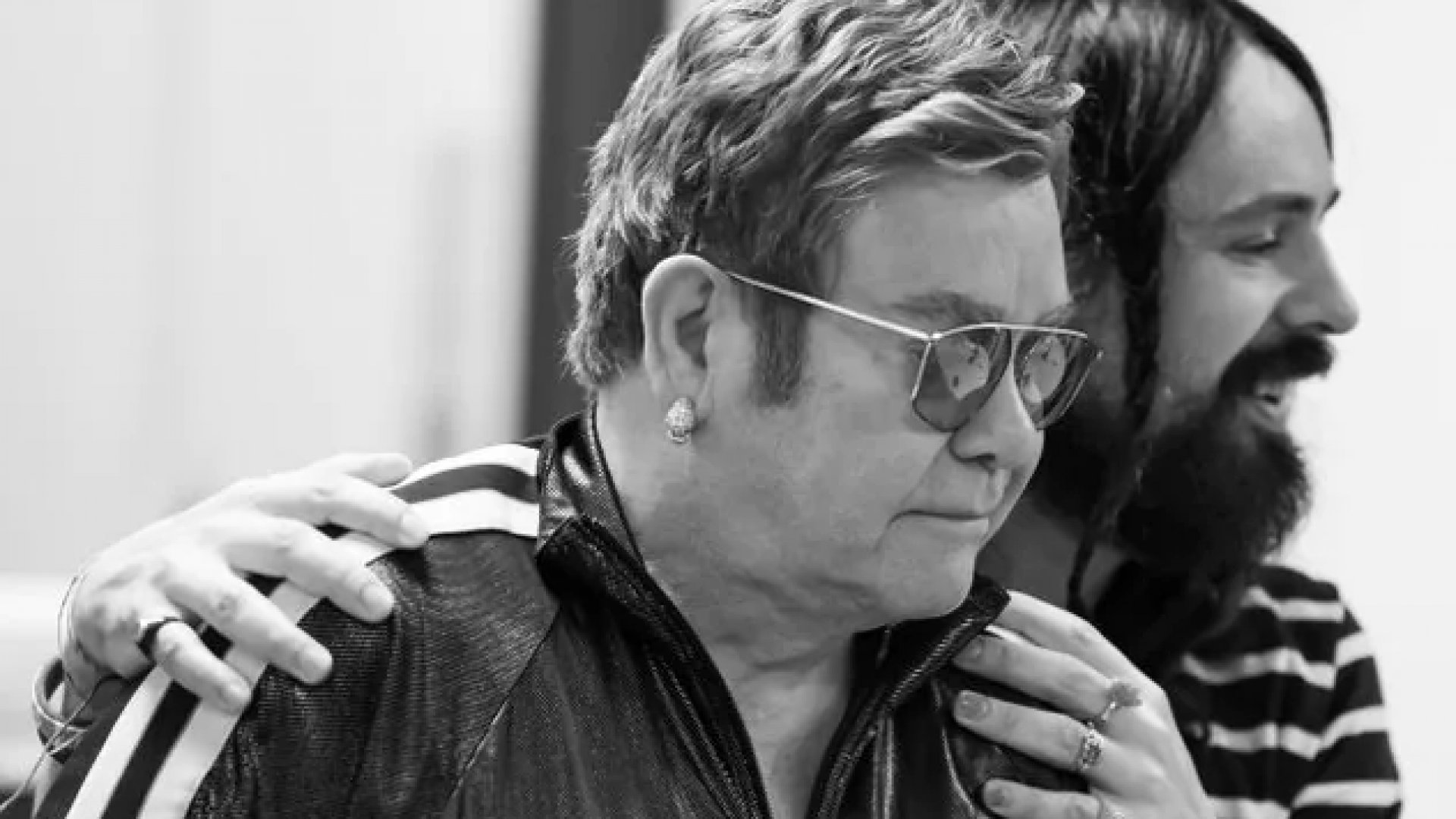 Elton John revela que perdió la vista por una grave infección ocular