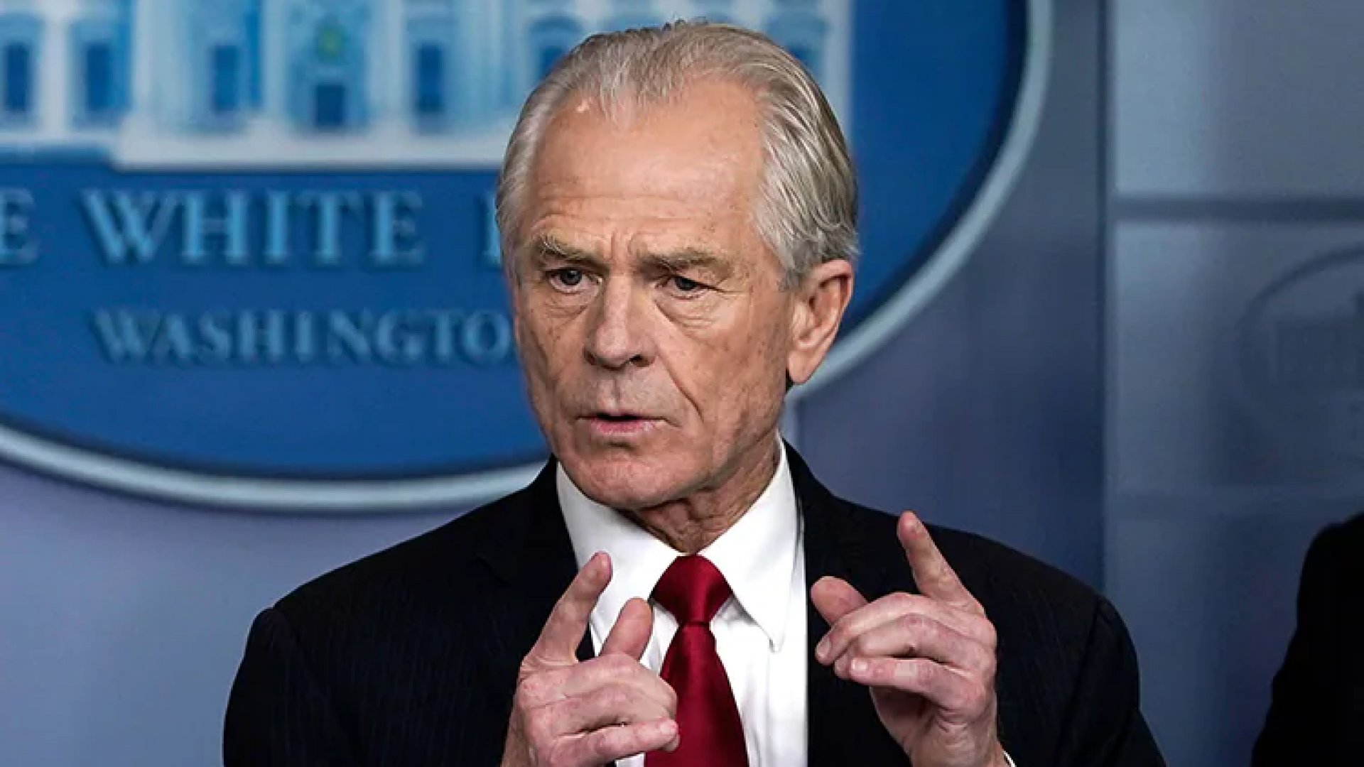 Trump designa a Peter Navarro como asesor de Comercio; estuvo en prisión por desacato