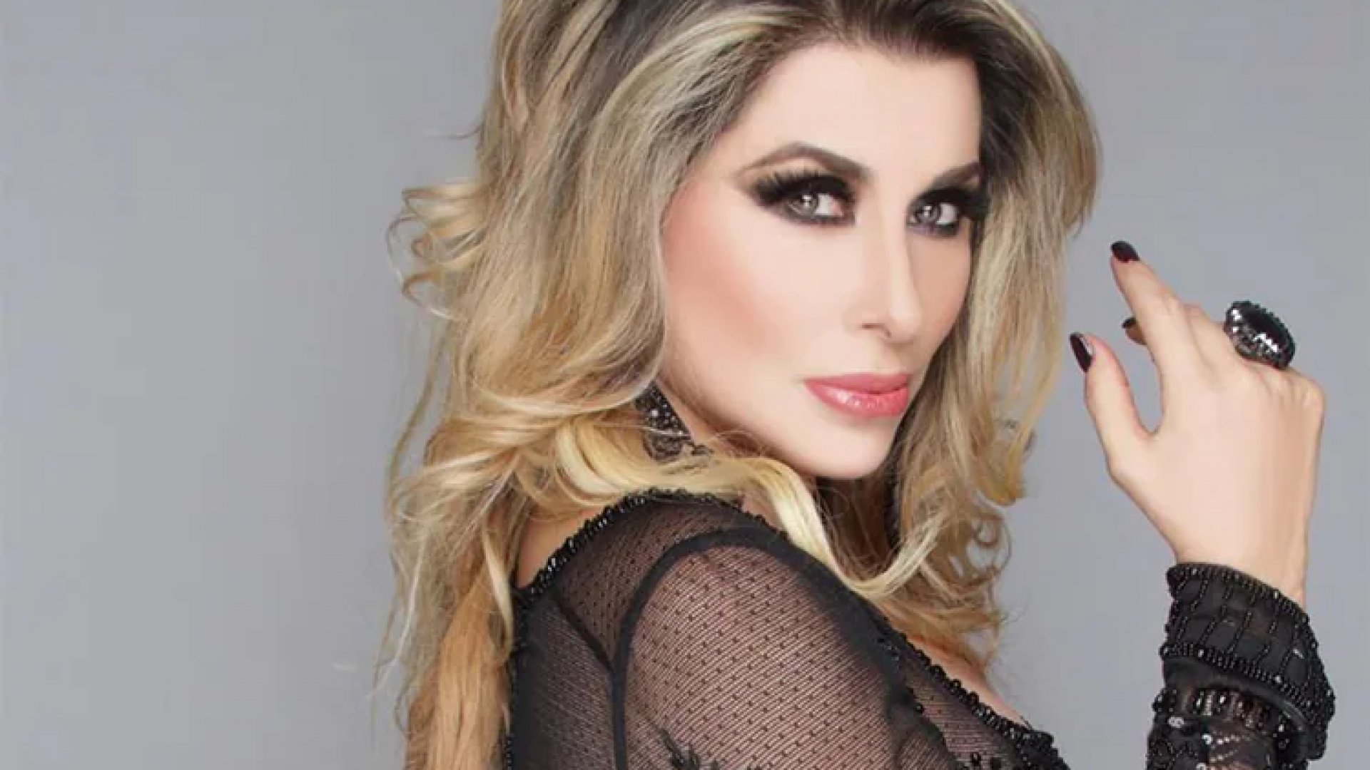 La cantante Dulce enfrenta cirugía tras problemas pulmonares