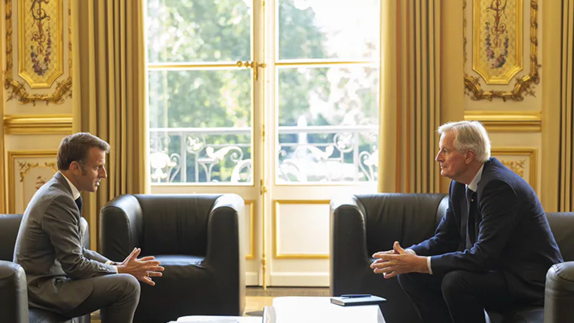 Michel Barnier permanece como primer ministro interino de Francia tras voto de censura