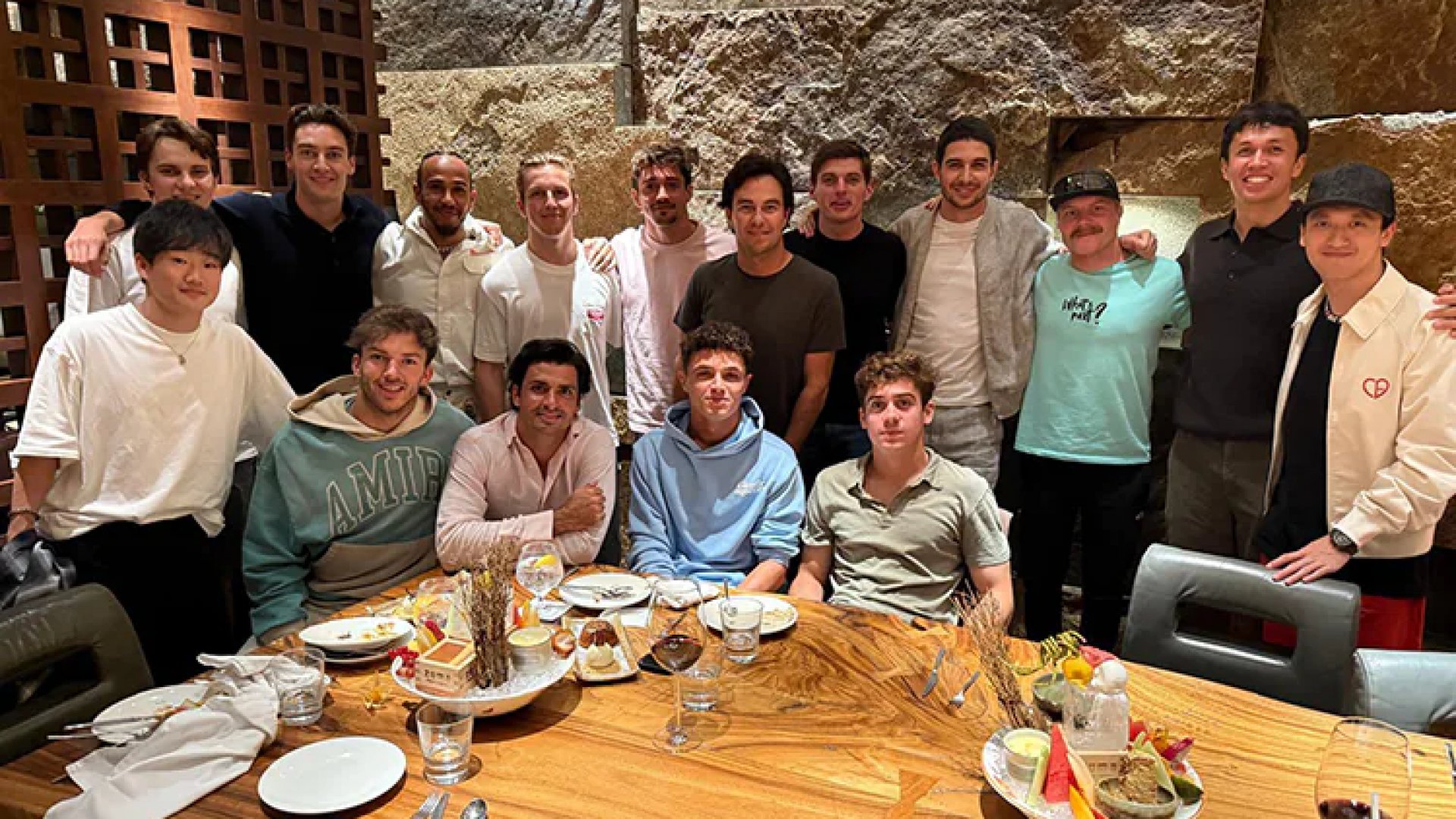 Checo Pérez asegura que seguirá en Red Bull para 2025 pese a rumores