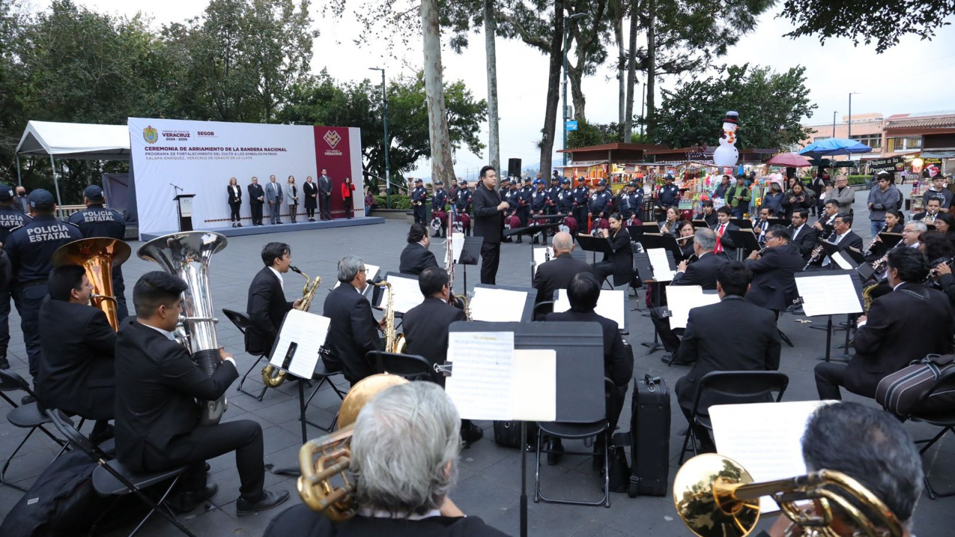 Con patriotismo, Gobierno del Estado rinde homenaje a la Bandera Nacional