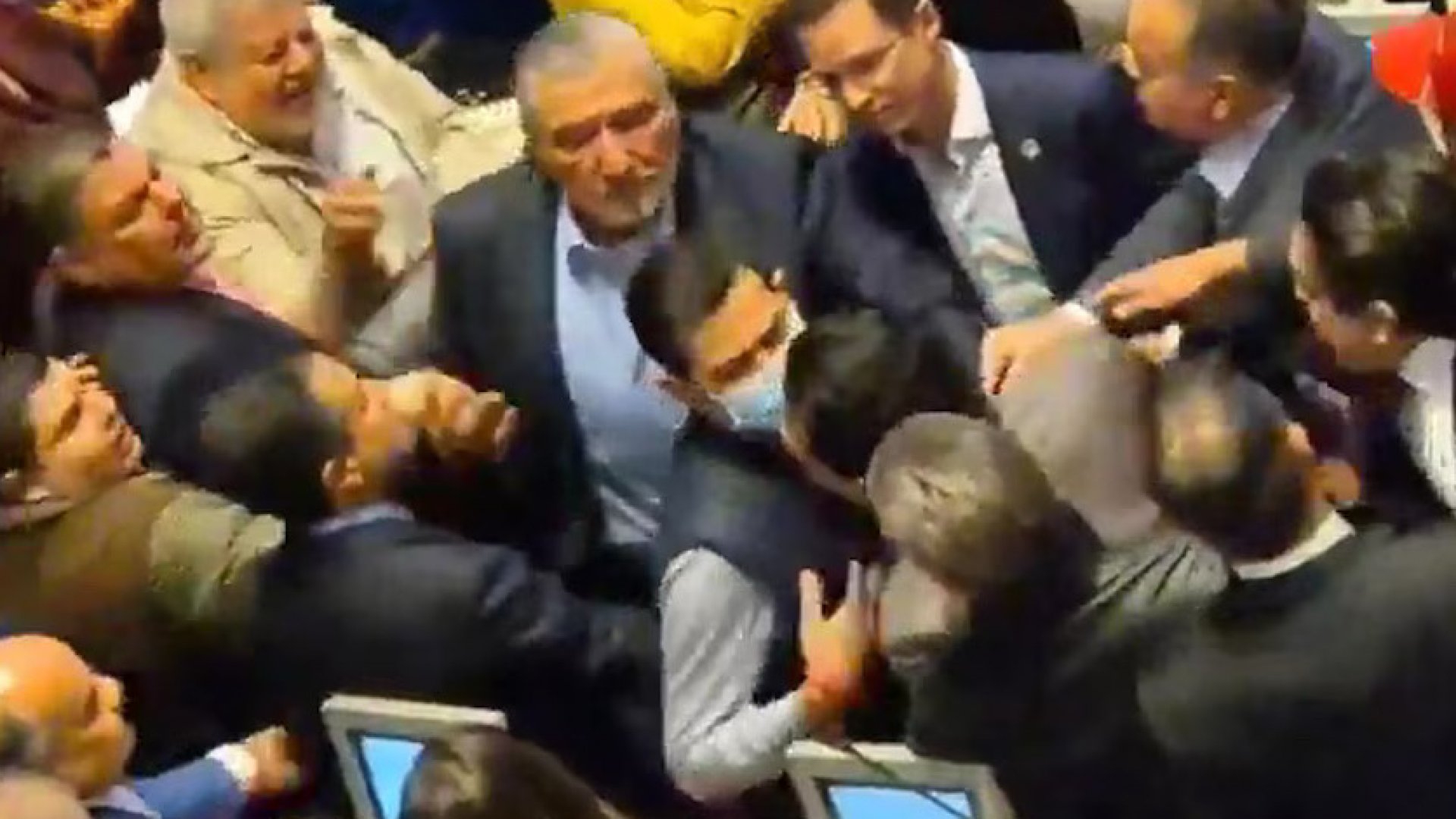 ¡Se armó la gorda! Adán Augusto y Enrique Vargas, cerca de los golpes