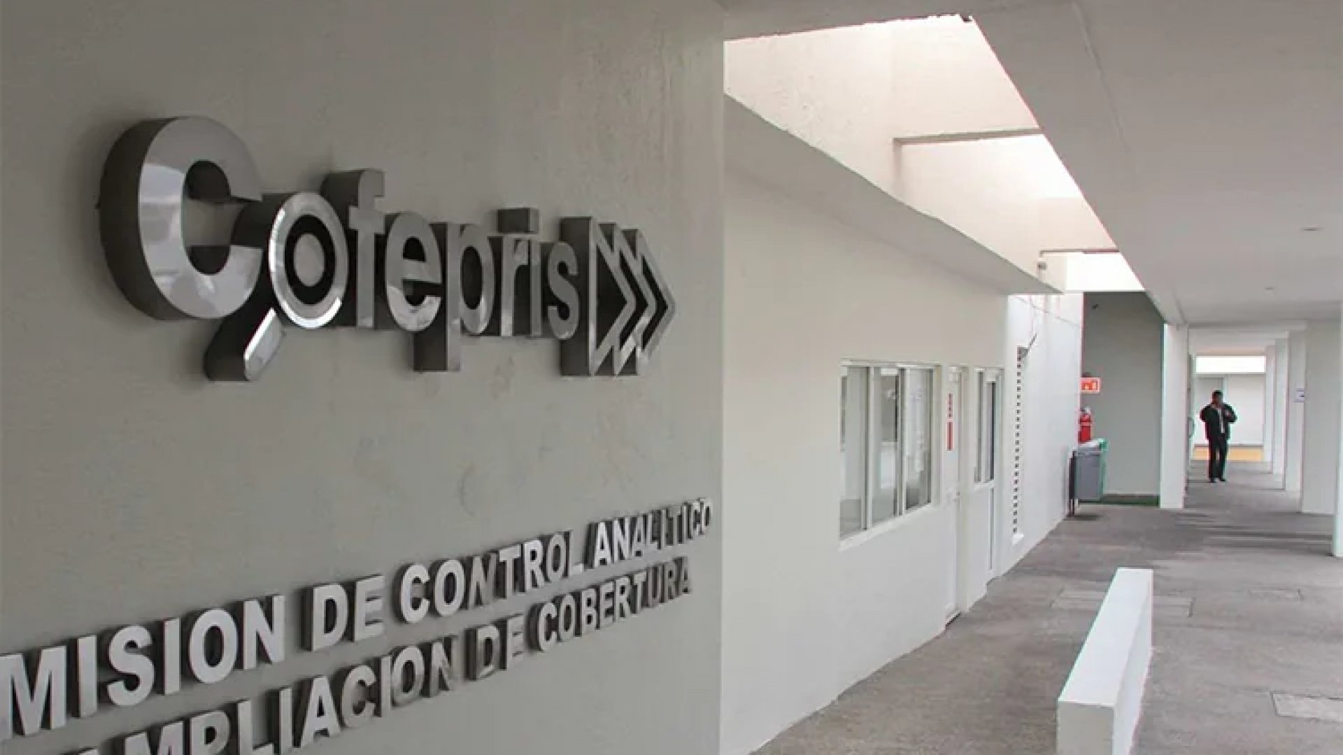 Cofepris suspende a empresa SAFE tras brote de “Klebsiella oxytoca” que mató a 13 bebés