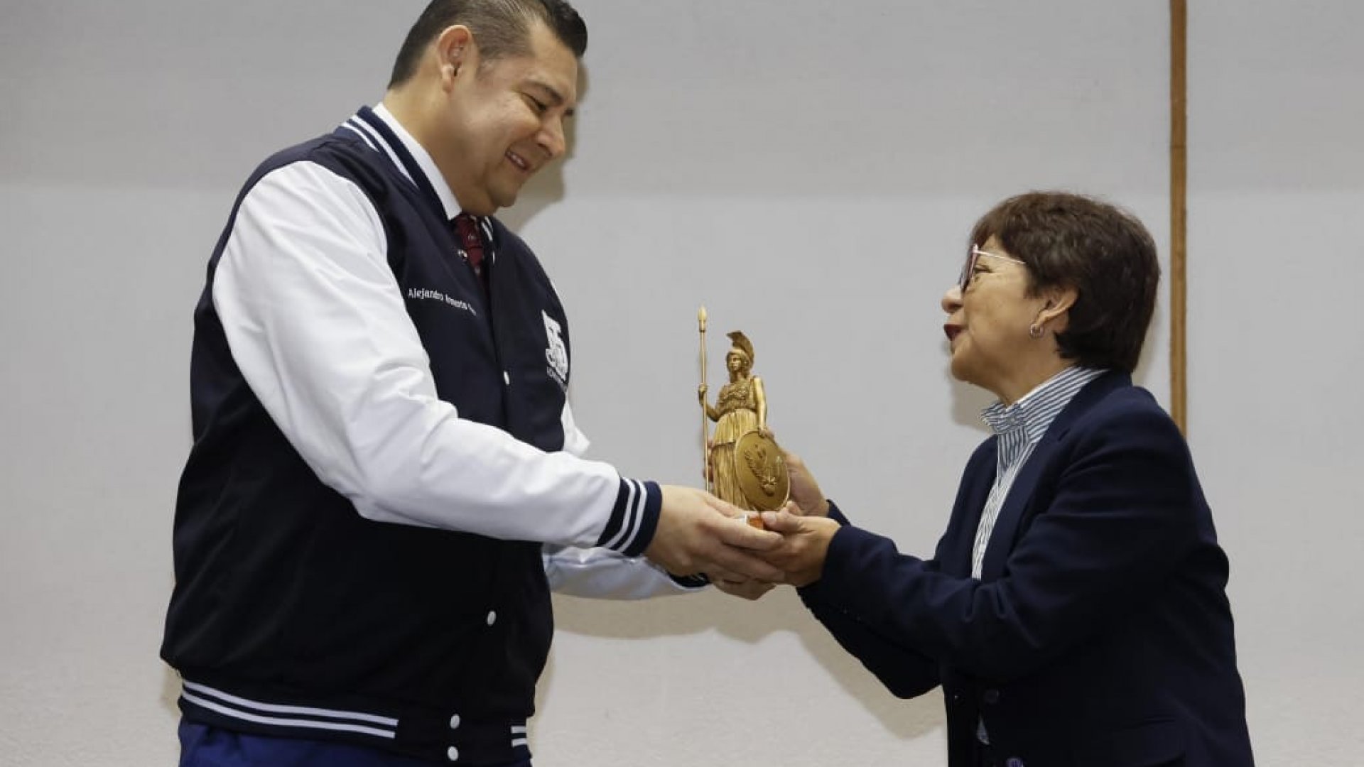 Alejandro Armenta, orgulloso de ser, egresado de la BUAP