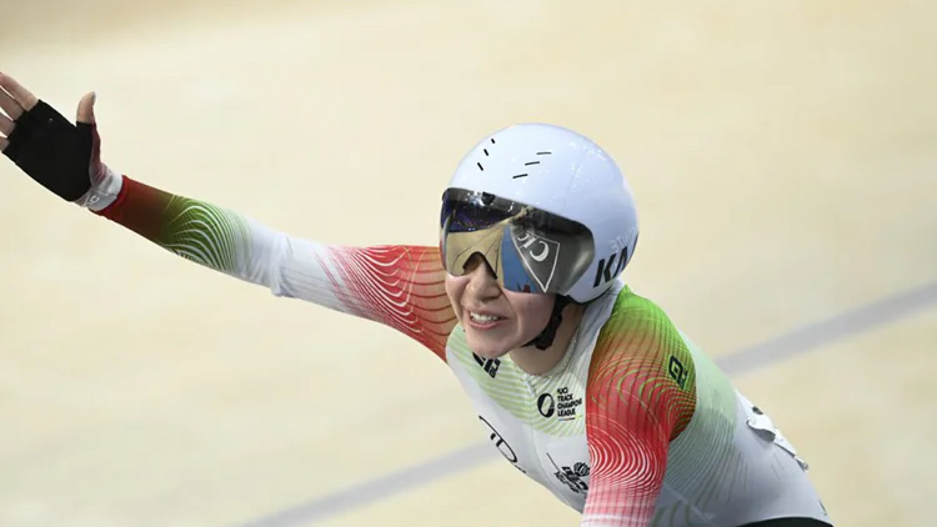 Yareli Acevedo brilla en la Liga de Campeones de ciclismo de pista | Video