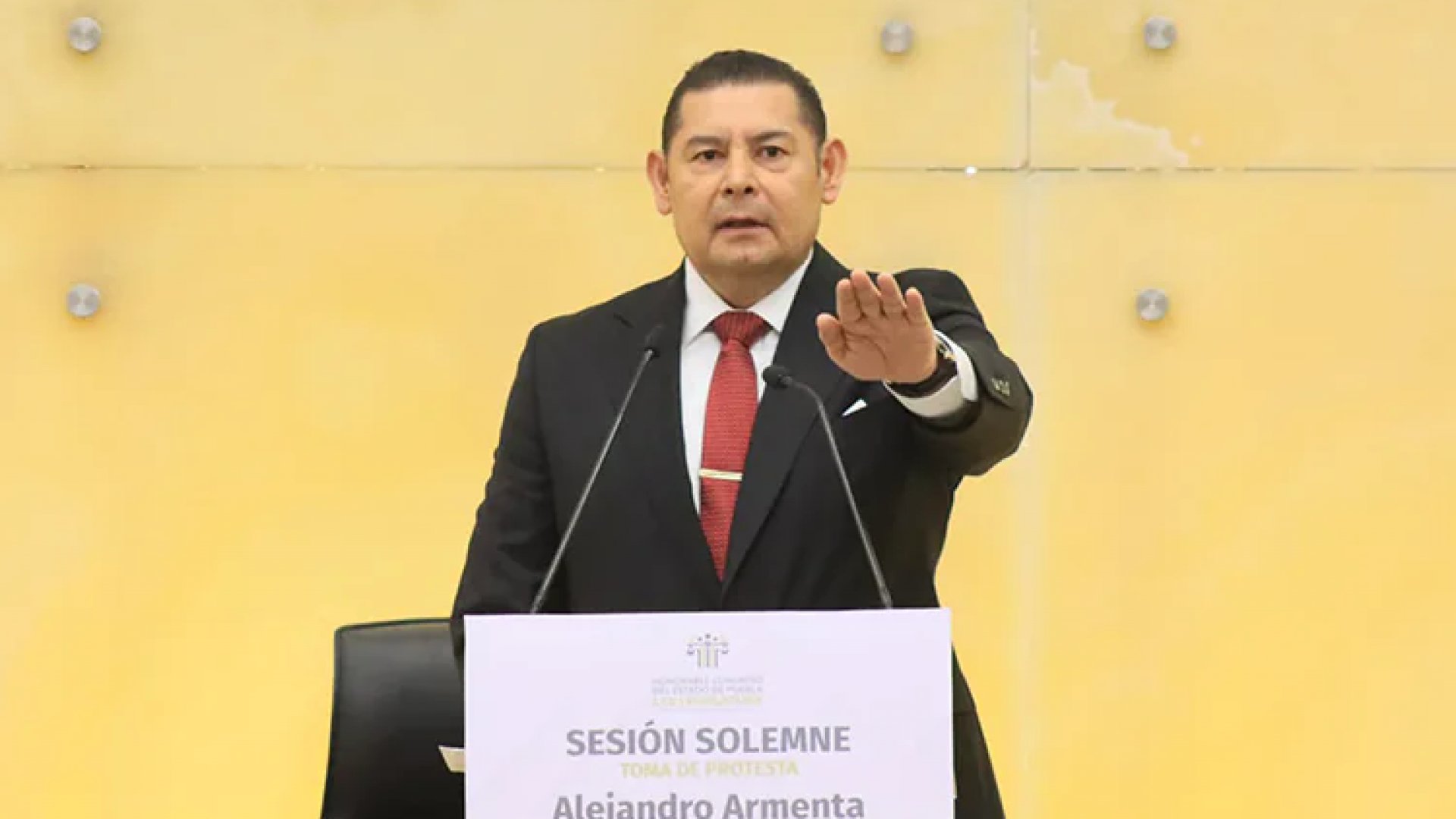 Alejandro Armenta toma protesta como gobernador de Puebla