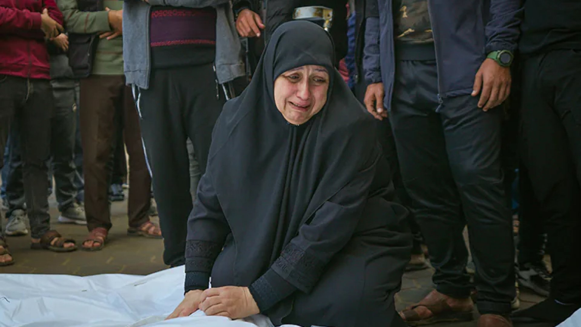 Israel bombardea escuelas y hogares en Gaza, a un día de la masacre en Nuseirat