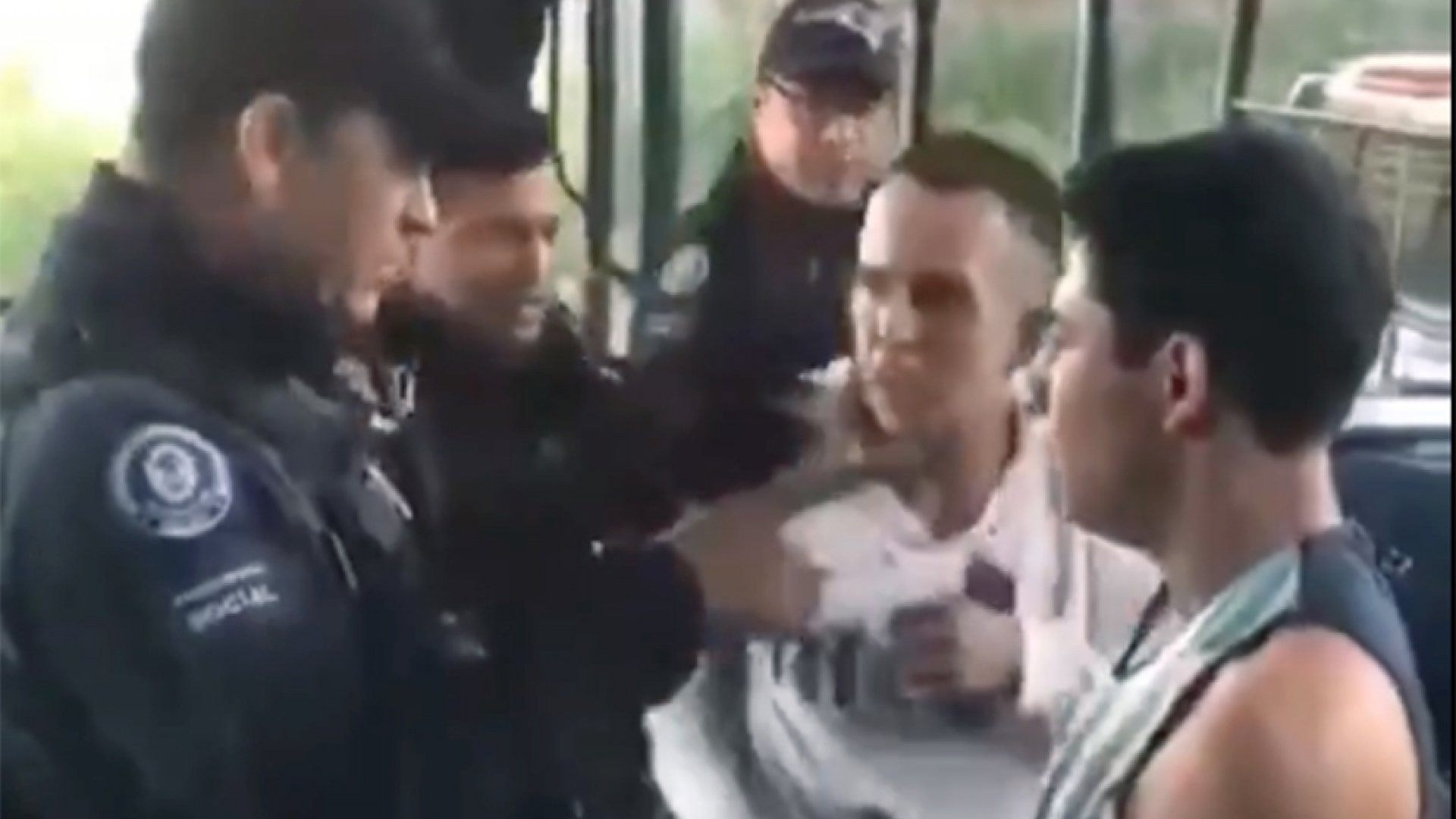 Video l Policías de Celaya violentaron a detenidos