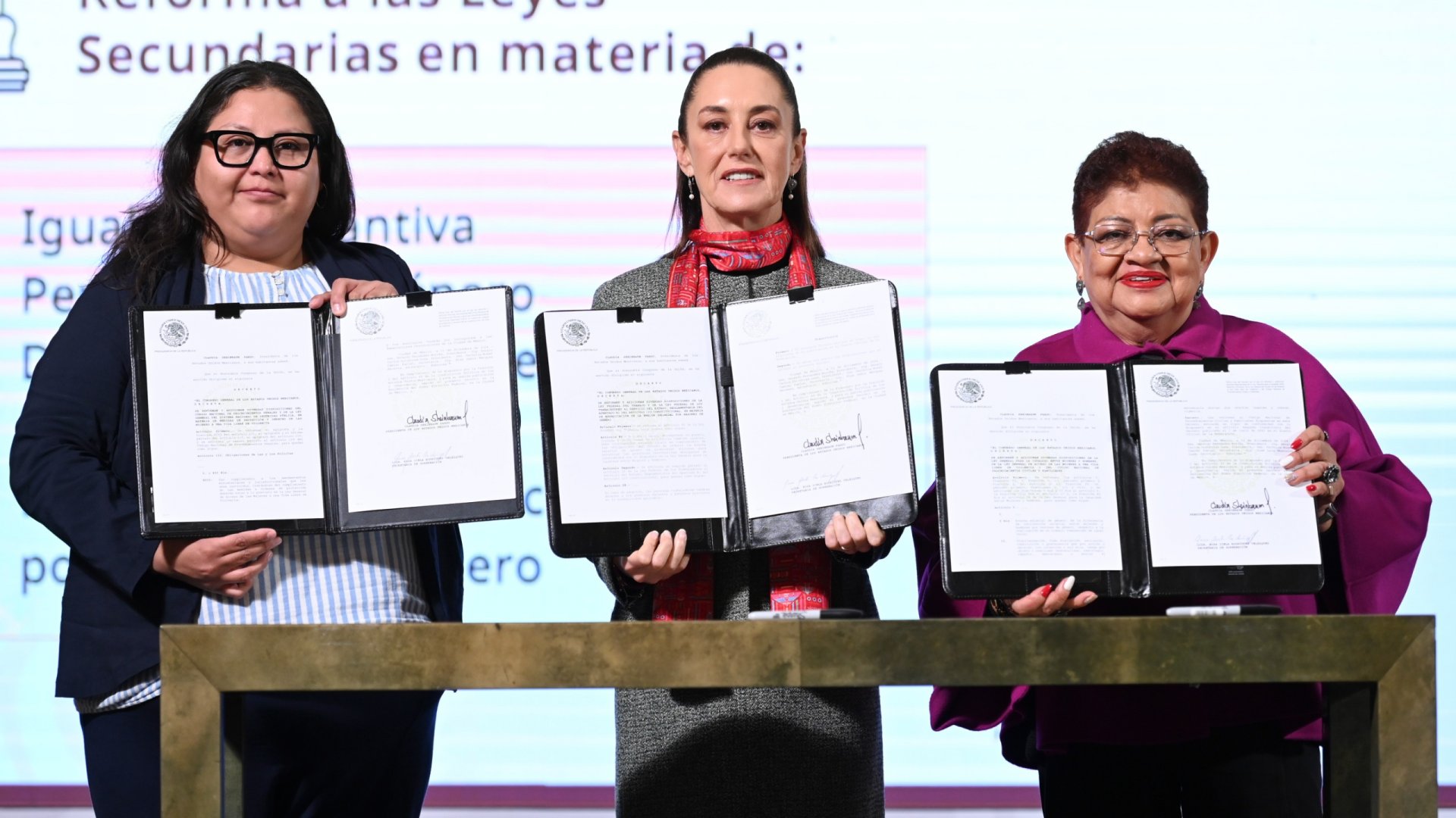 Sheinbaum decreta reforma para proteger a mujeres de México