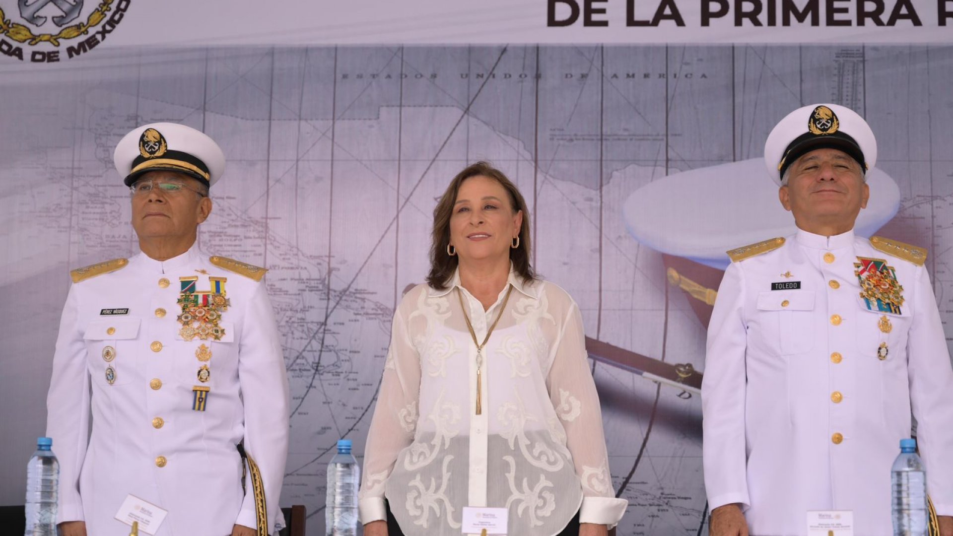 Rocío Nahle participó en el cambio de mando de la Primera Región Naval